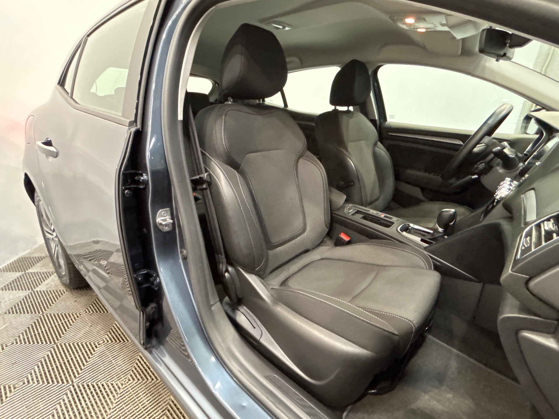 RENAULT MEGANE IV BERLINE E-Tech plug-in hybrid 160 Evolution