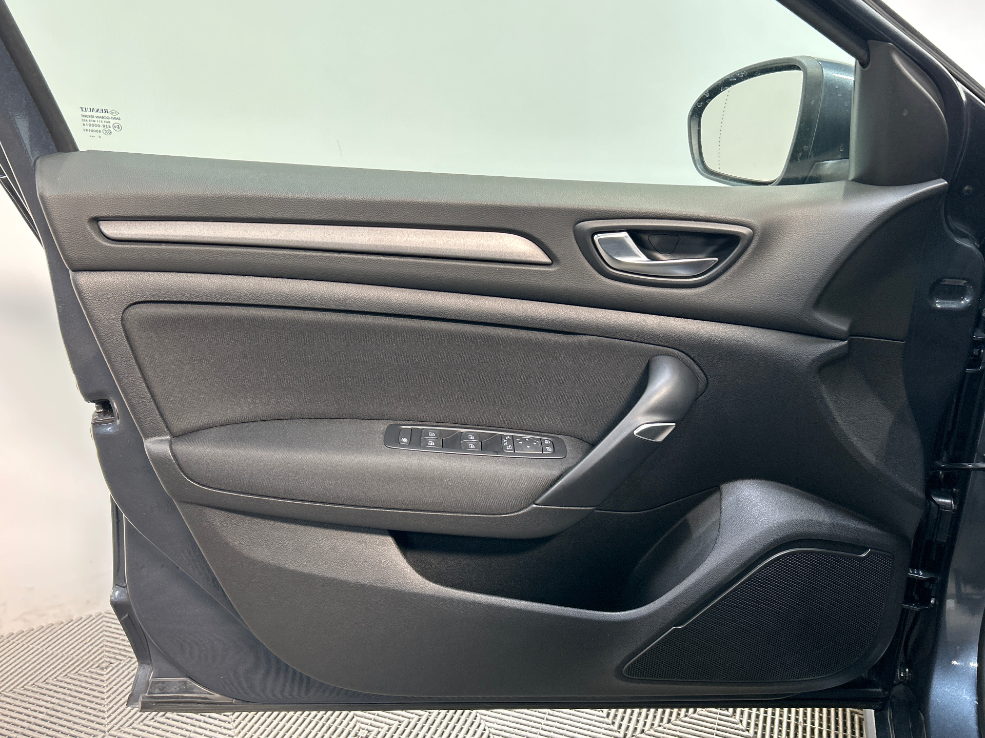 RENAULT MEGANE IV BERLINE E-Tech plug-in hybrid 160 Evolution