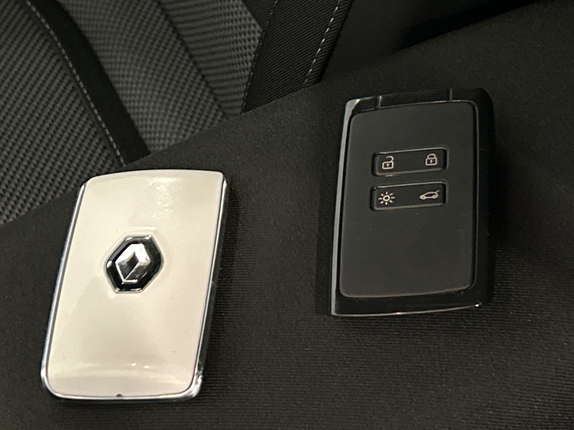 RENAULT MEGANE IV BERLINE E-Tech plug-in hybrid 160 Evolution
