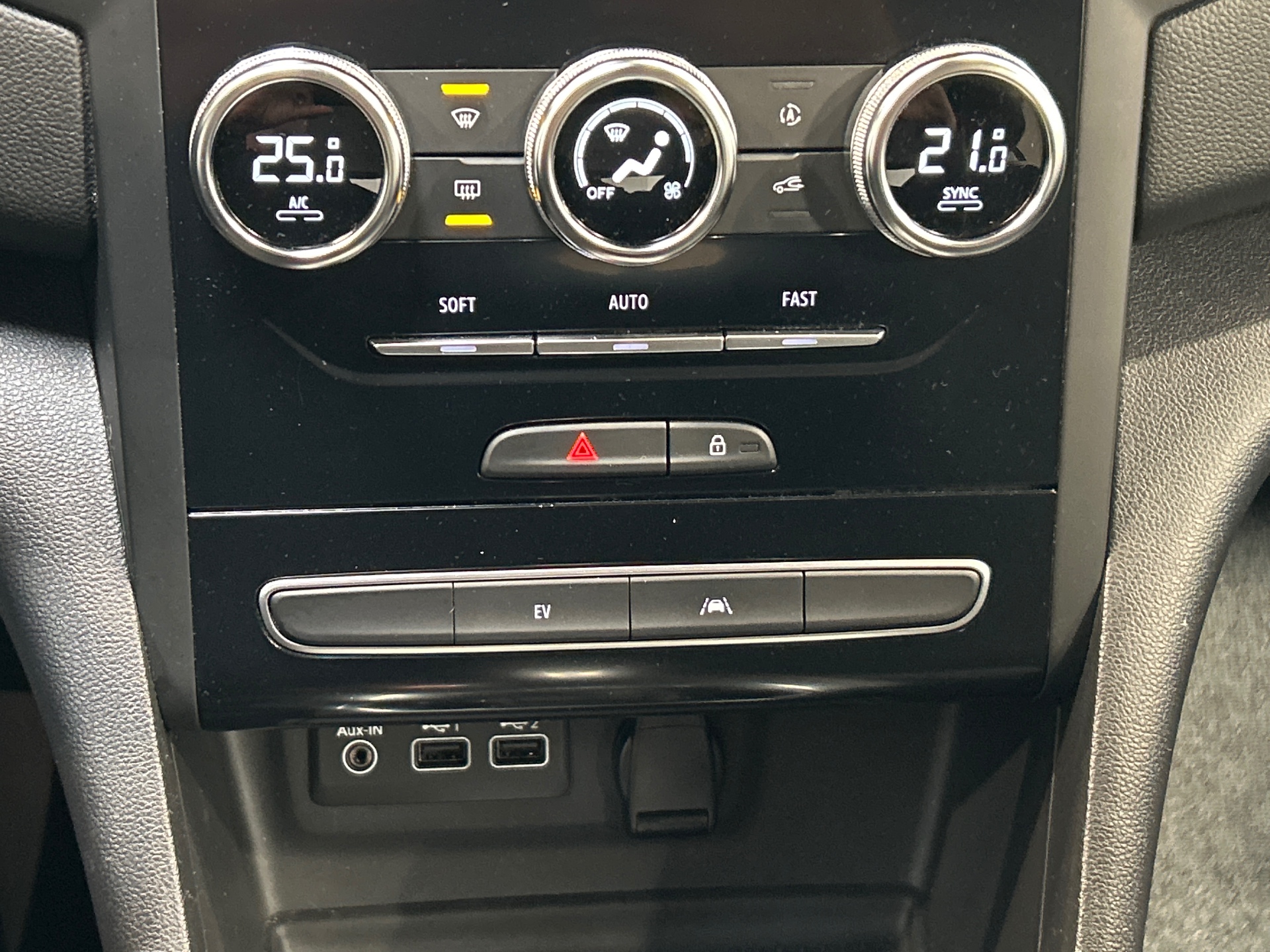 RENAULT MEGANE IV BERLINE E-Tech plug-in hybrid 160 Evolution