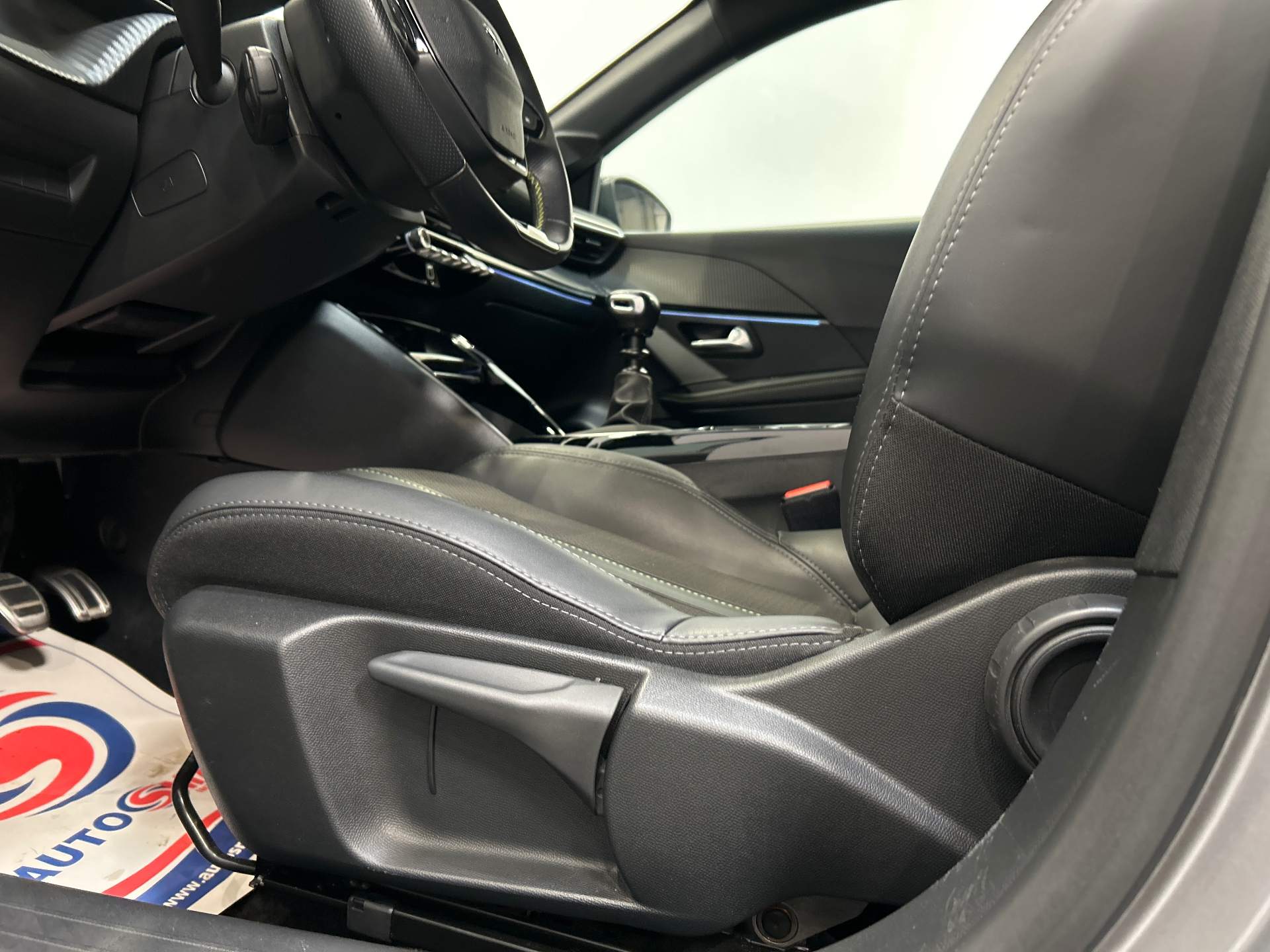 PEUGEOT 208 PureTech 100 S&S BVM6 GT