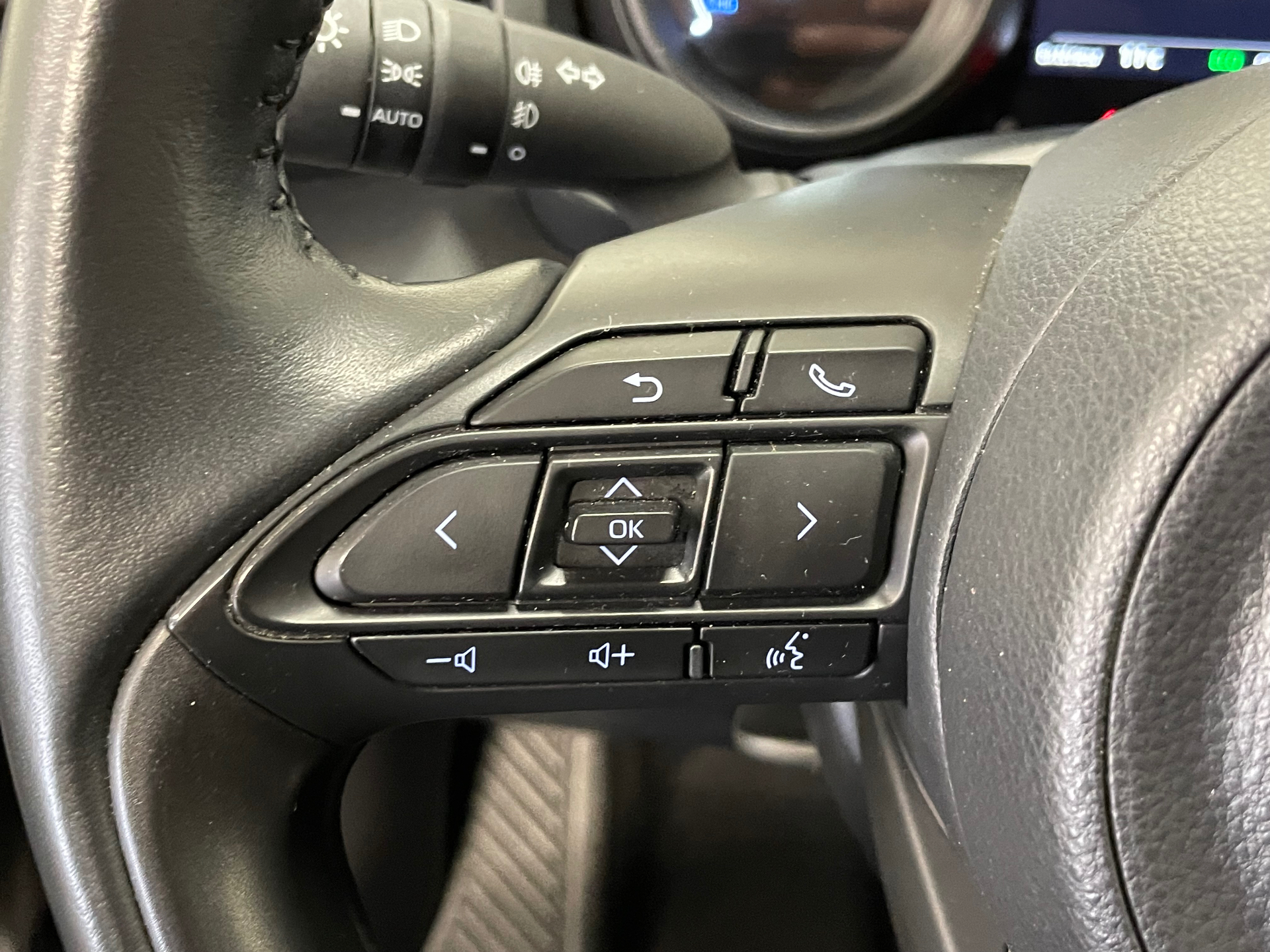 TOYOTA YARIS 116H Design - 5P