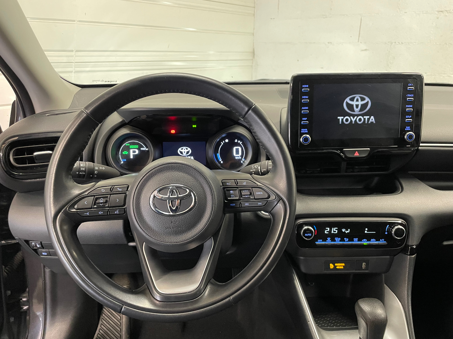 TOYOTA YARIS 116H Design - 5P