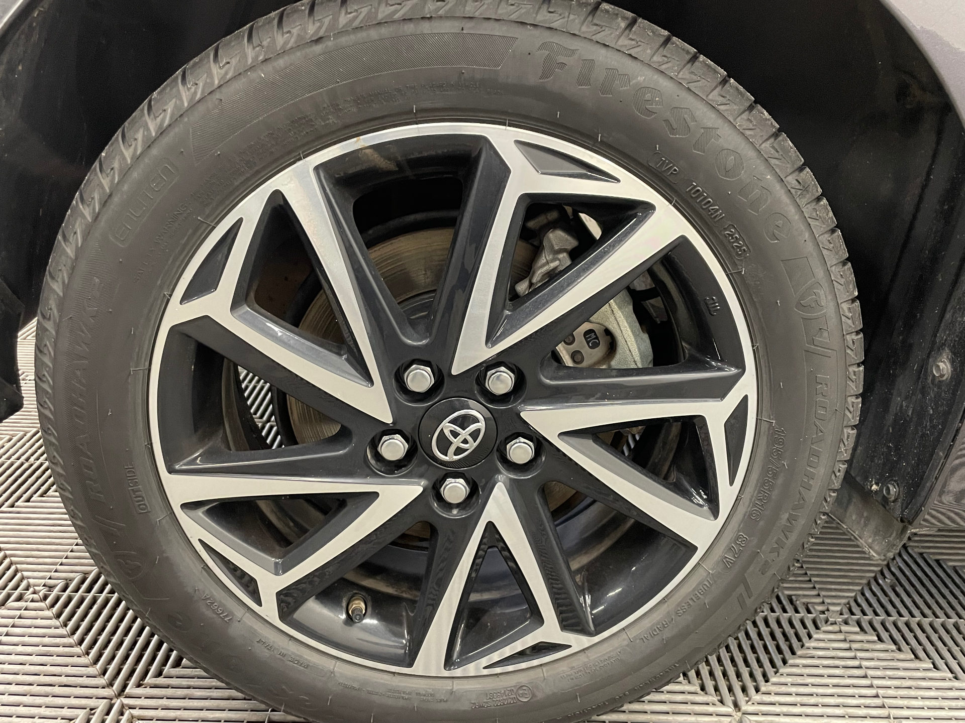 TOYOTA YARIS 116H Design - 5P