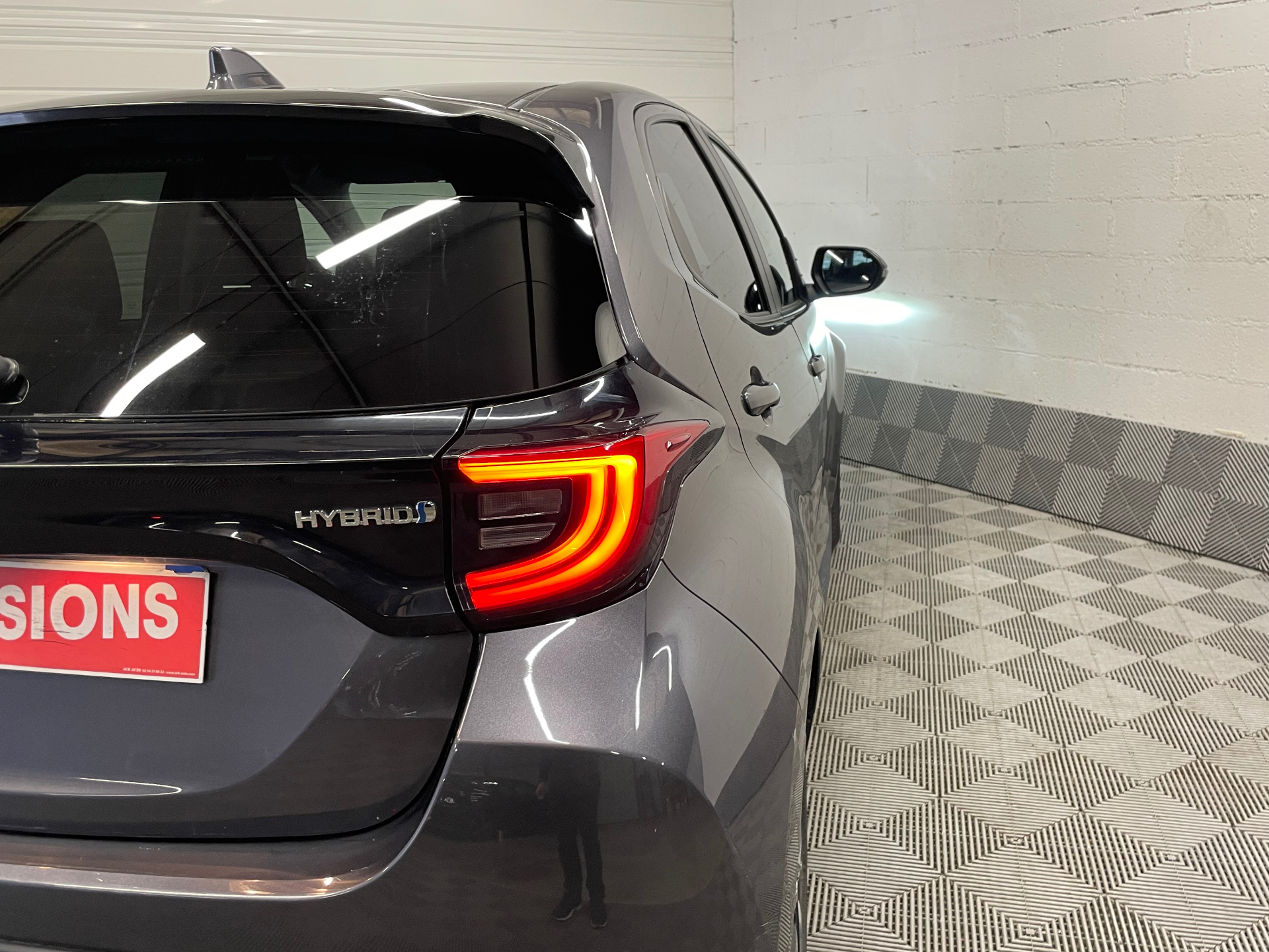 TOYOTA YARIS 116H Design - 5P