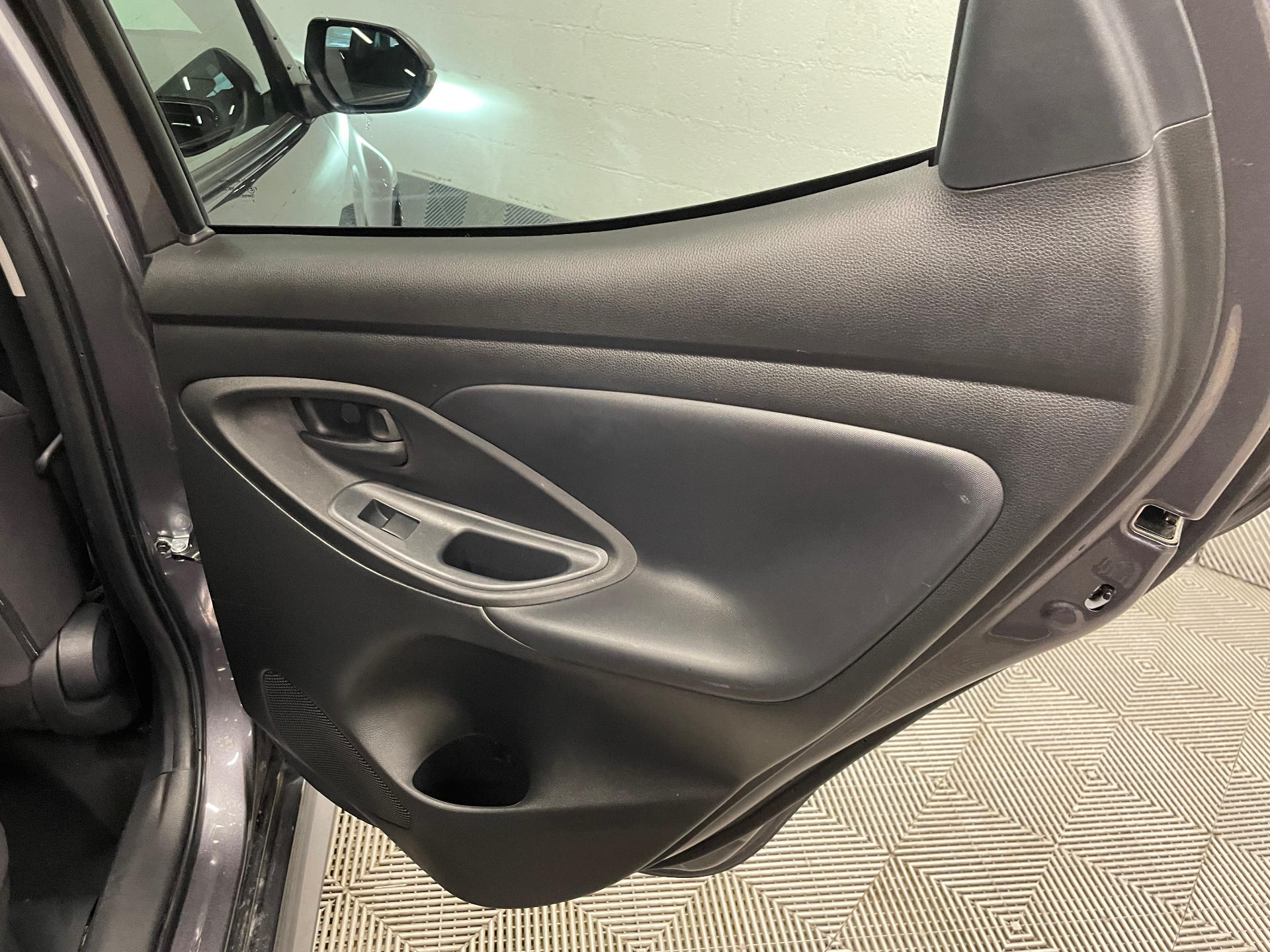 TOYOTA YARIS 116H Design - 5P