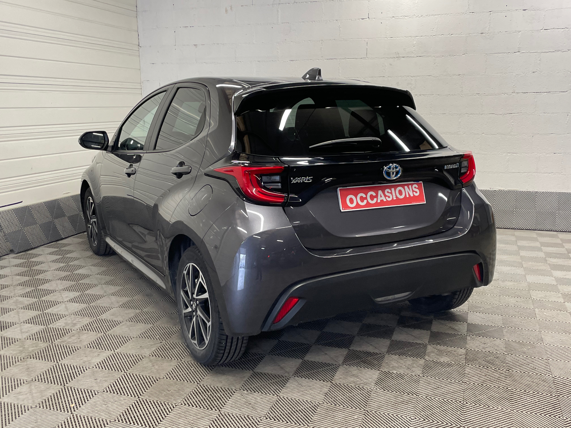 TOYOTA YARIS 116H Design - 5P