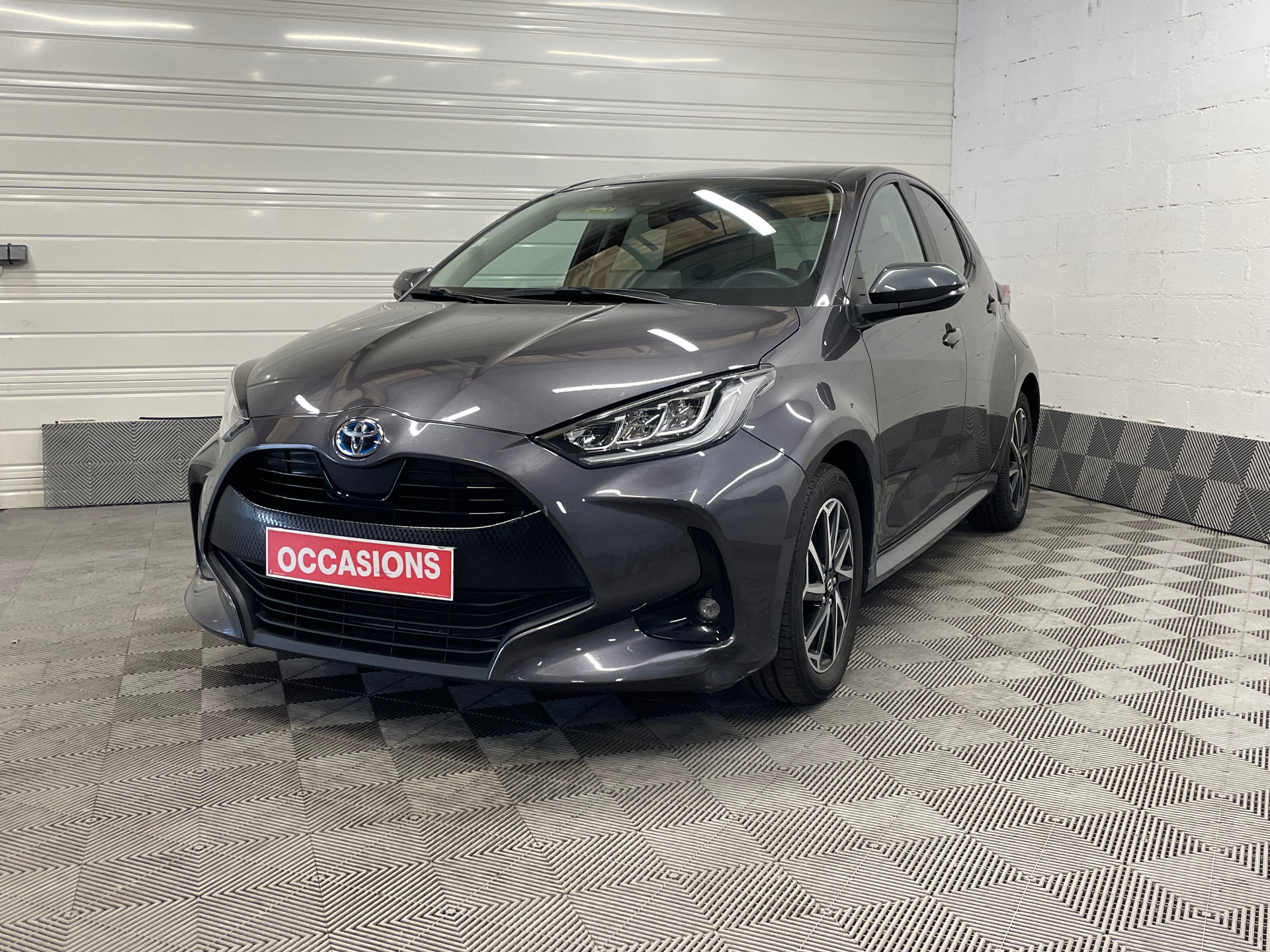 TOYOTA YARIS 116H Design - 5P