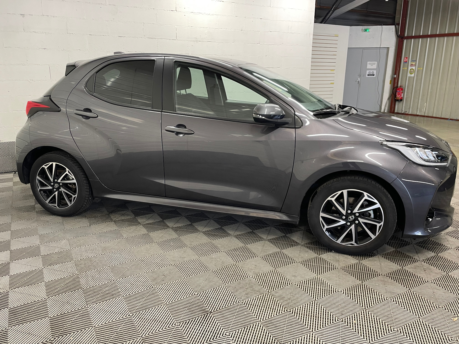 TOYOTA YARIS 116H Design - 5P