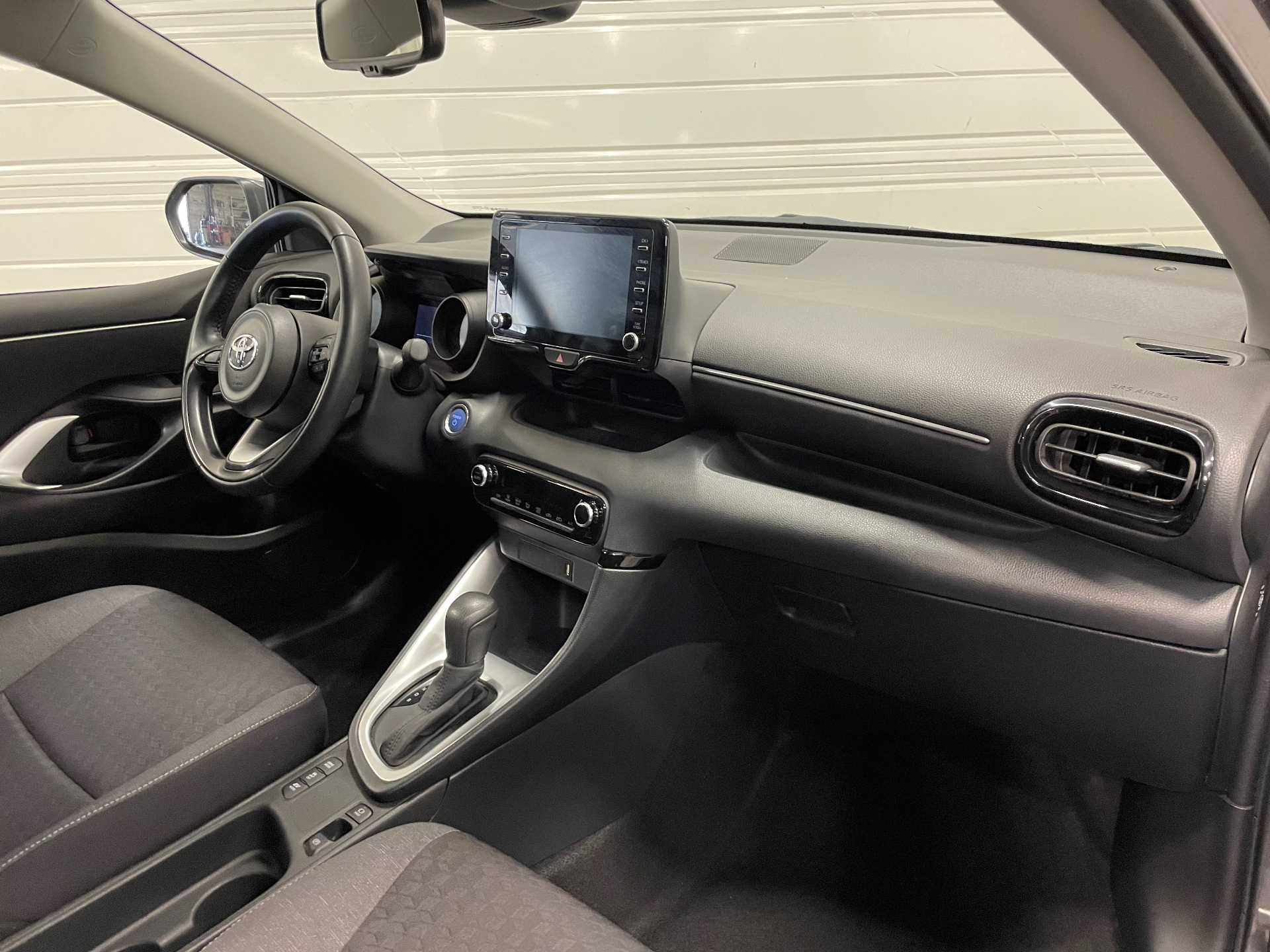 TOYOTA YARIS 116H Design - 5P