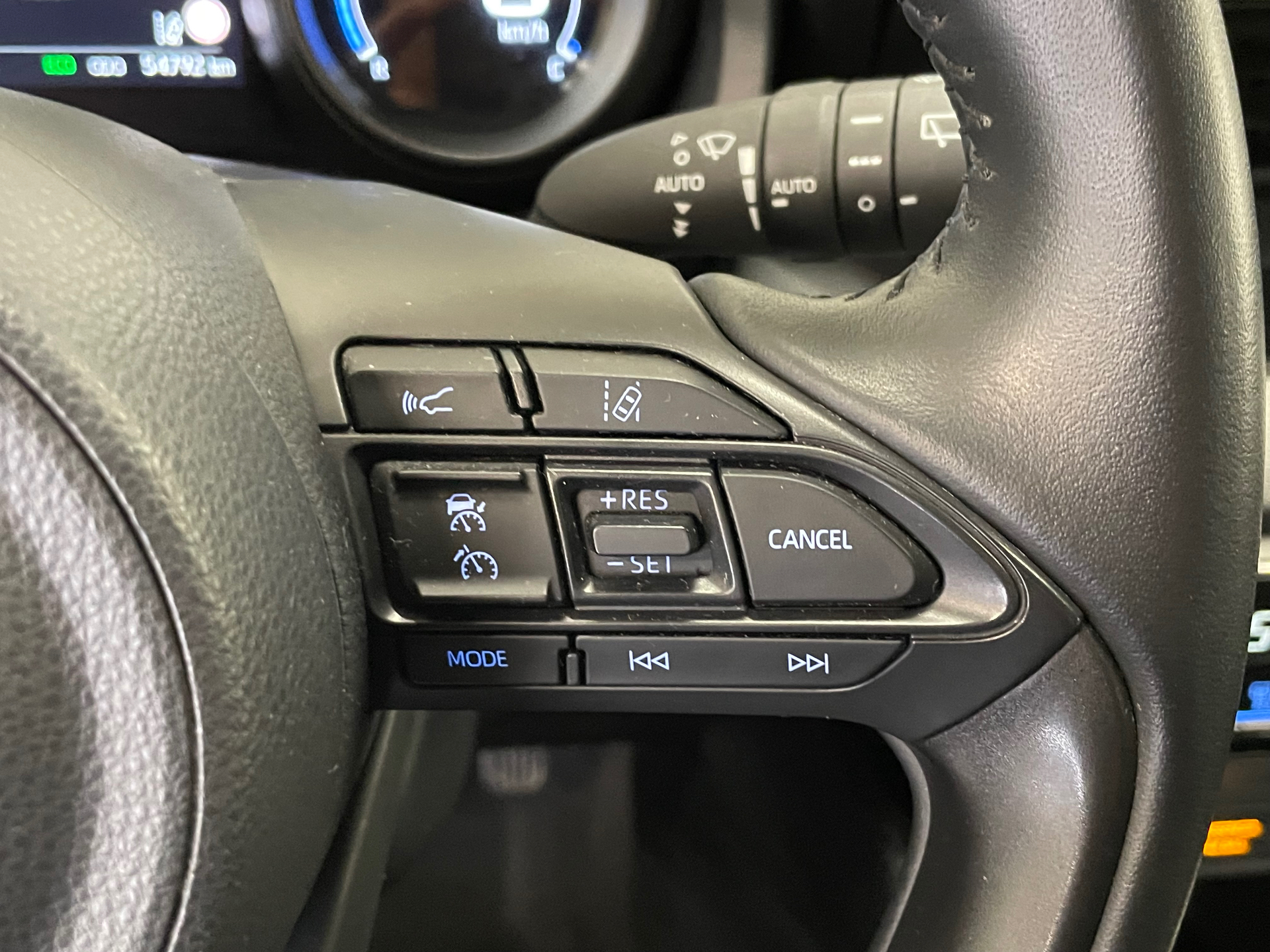 TOYOTA YARIS 116H Design - 5P