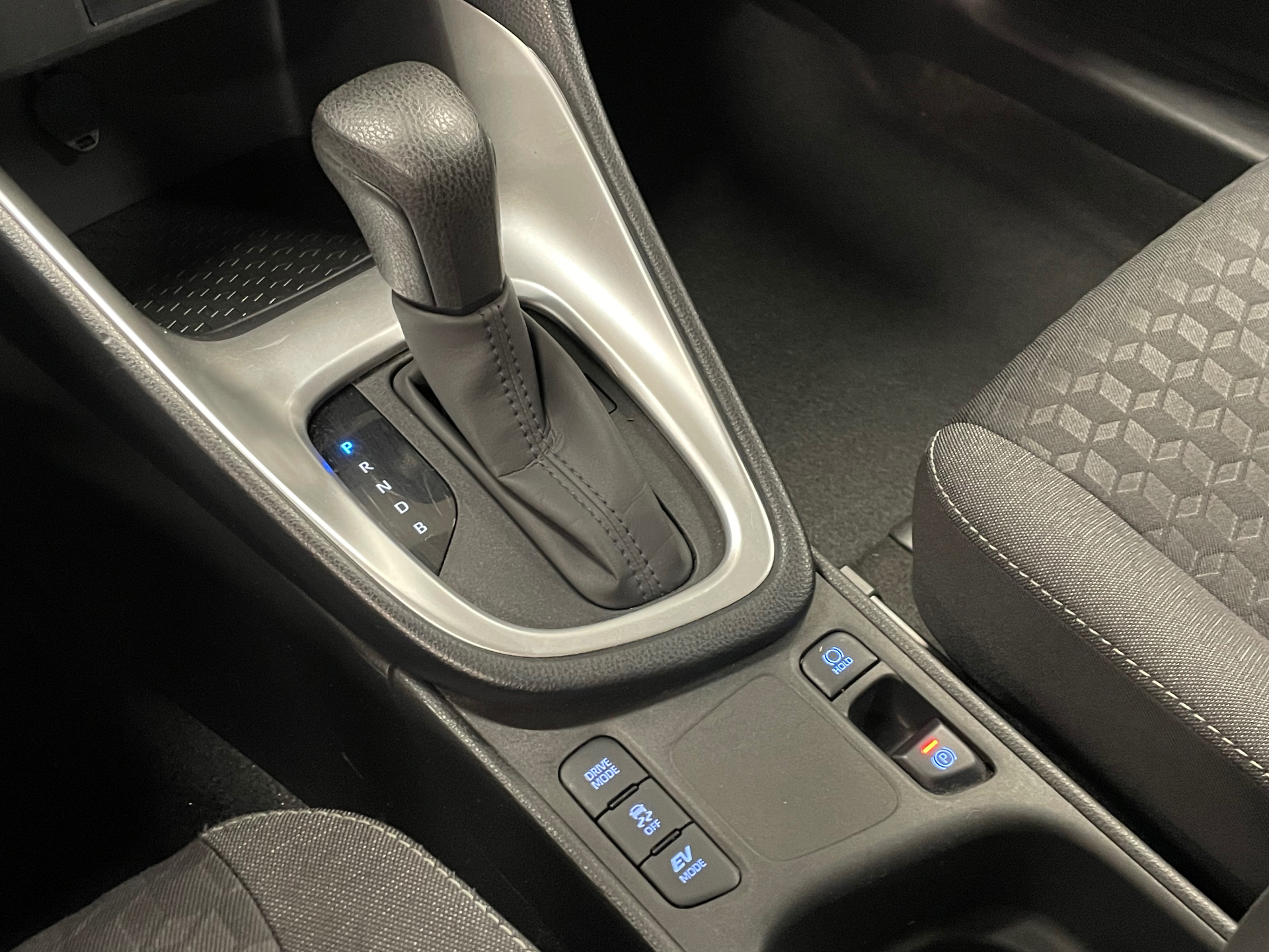 TOYOTA YARIS 116H Design - 5P