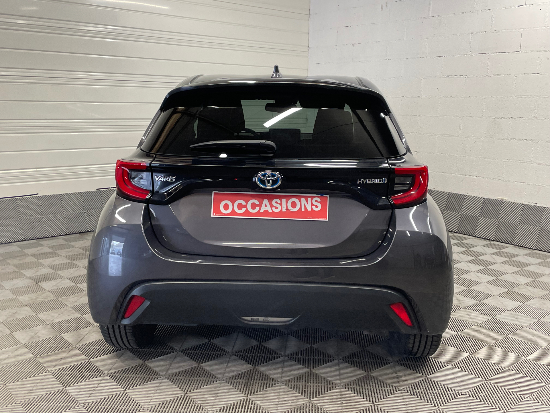 TOYOTA YARIS 116H Design - 5P
