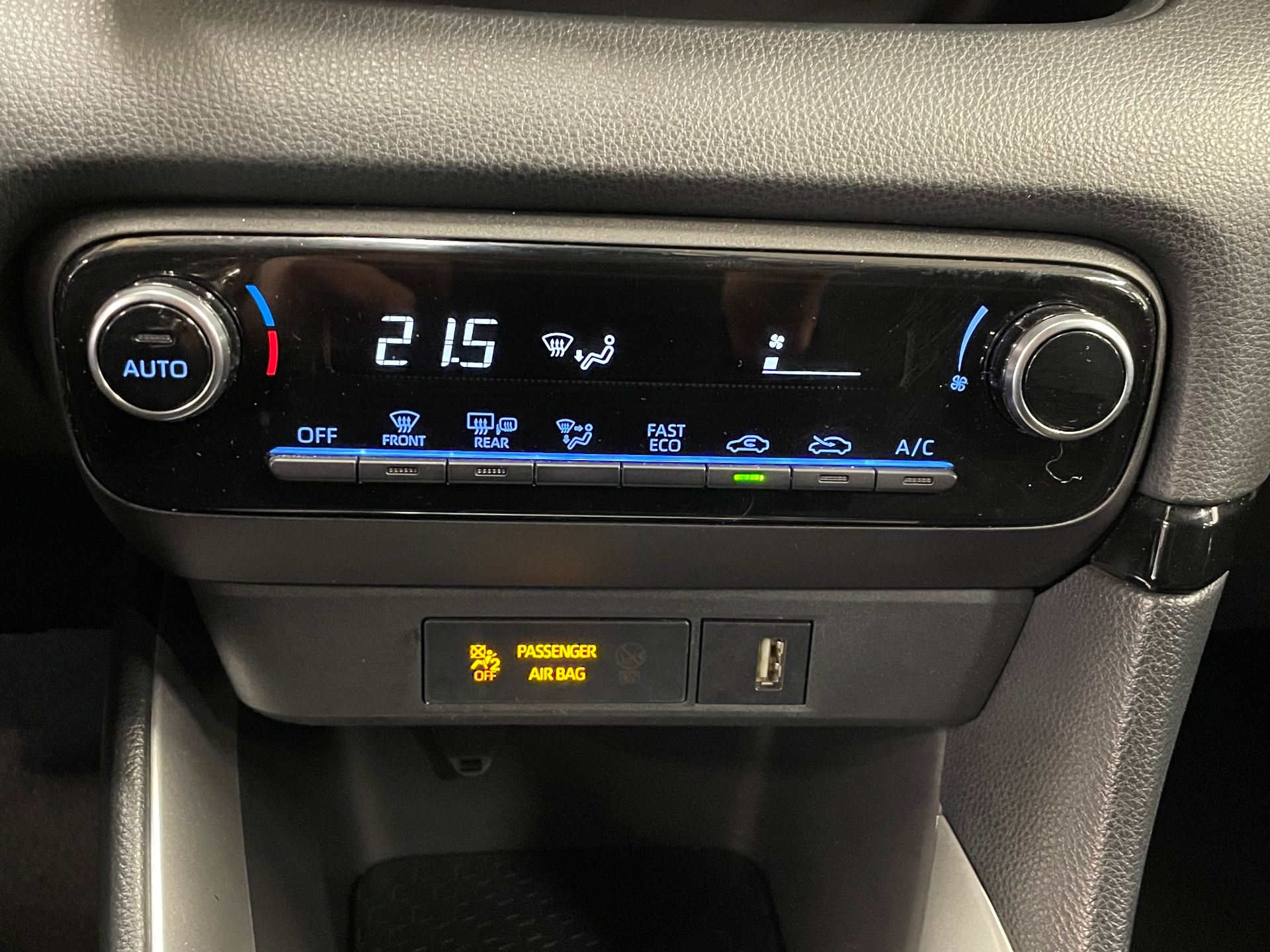 TOYOTA YARIS 116H Design - 5P