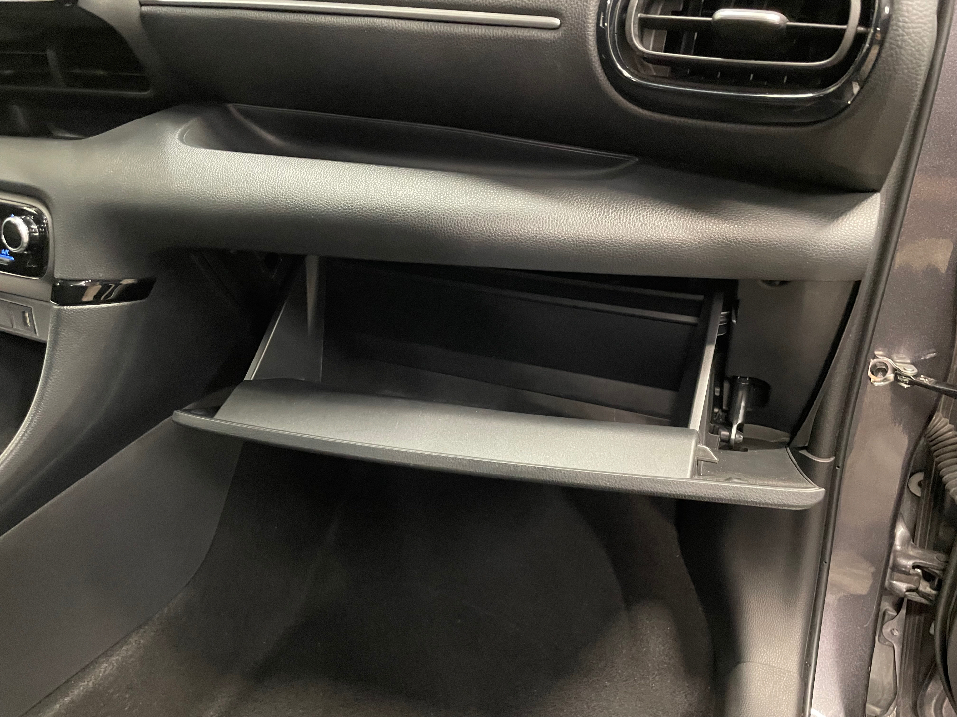 TOYOTA YARIS 116H Design - 5P