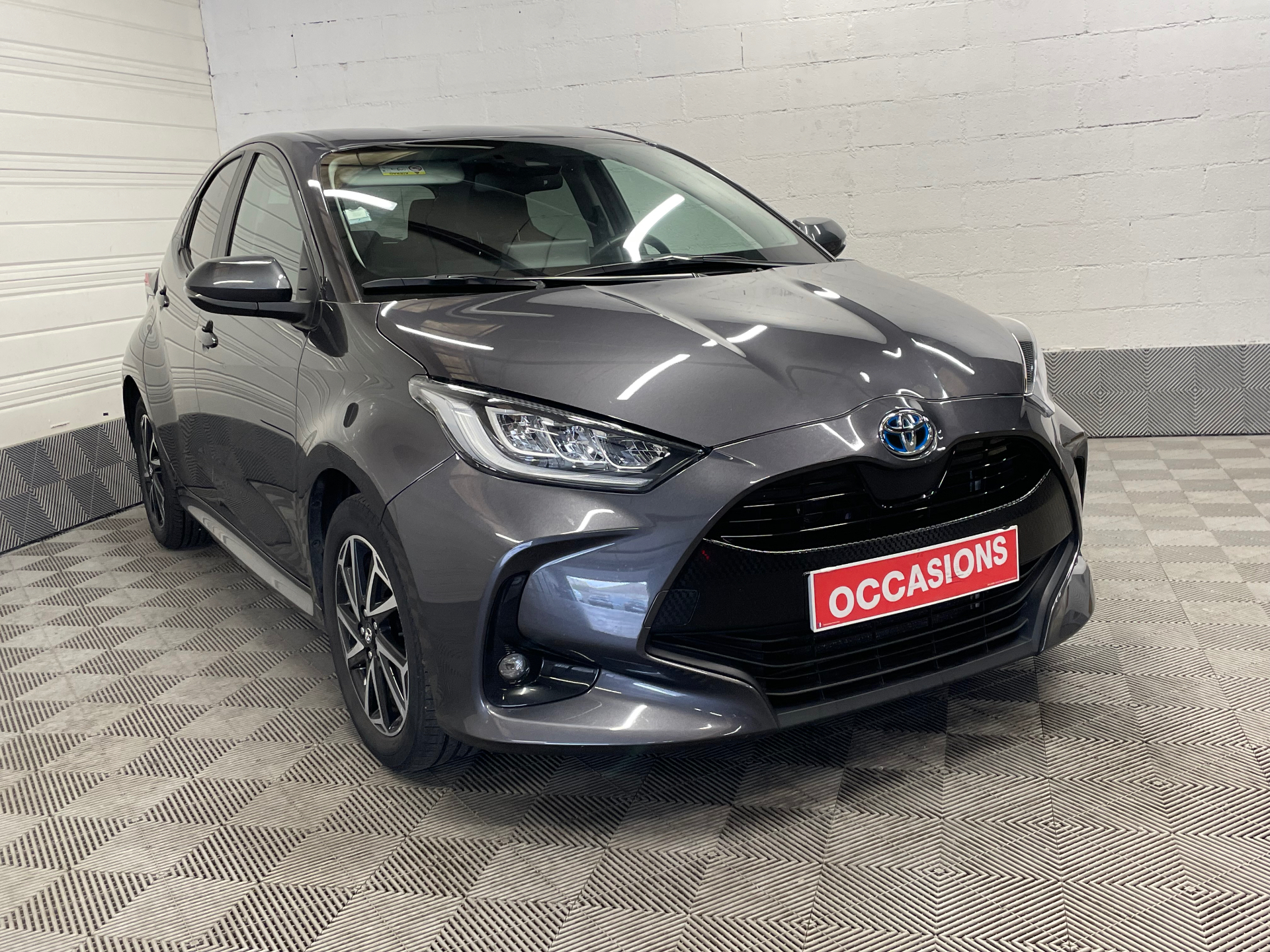 TOYOTA YARIS 116H Design - 5P