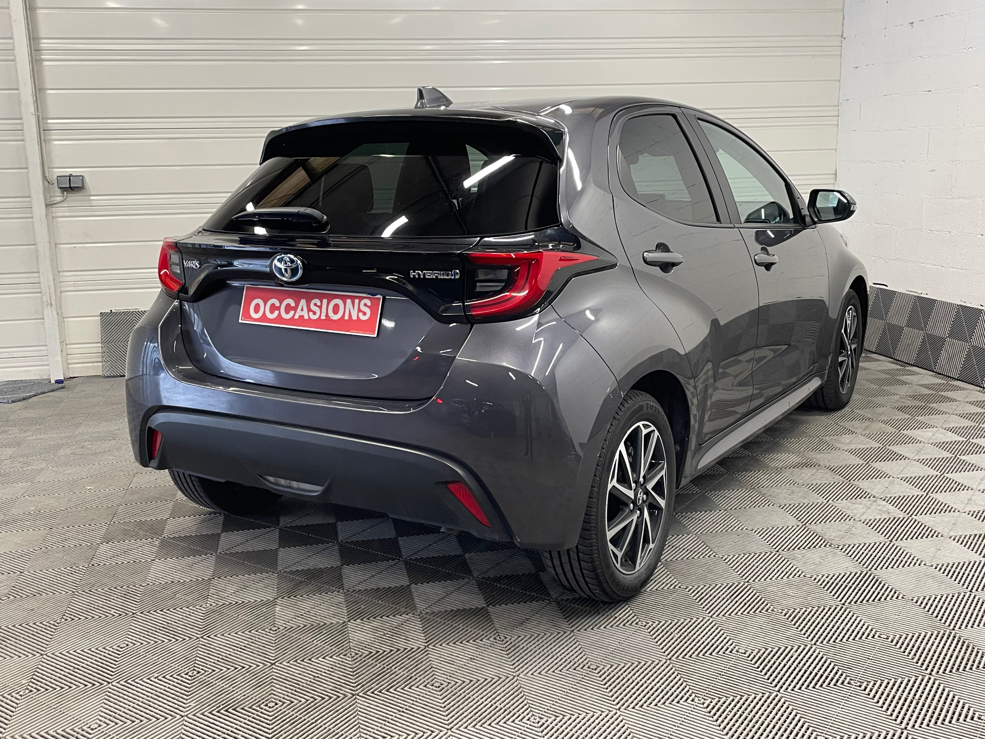 TOYOTA YARIS 116H Design - 5P