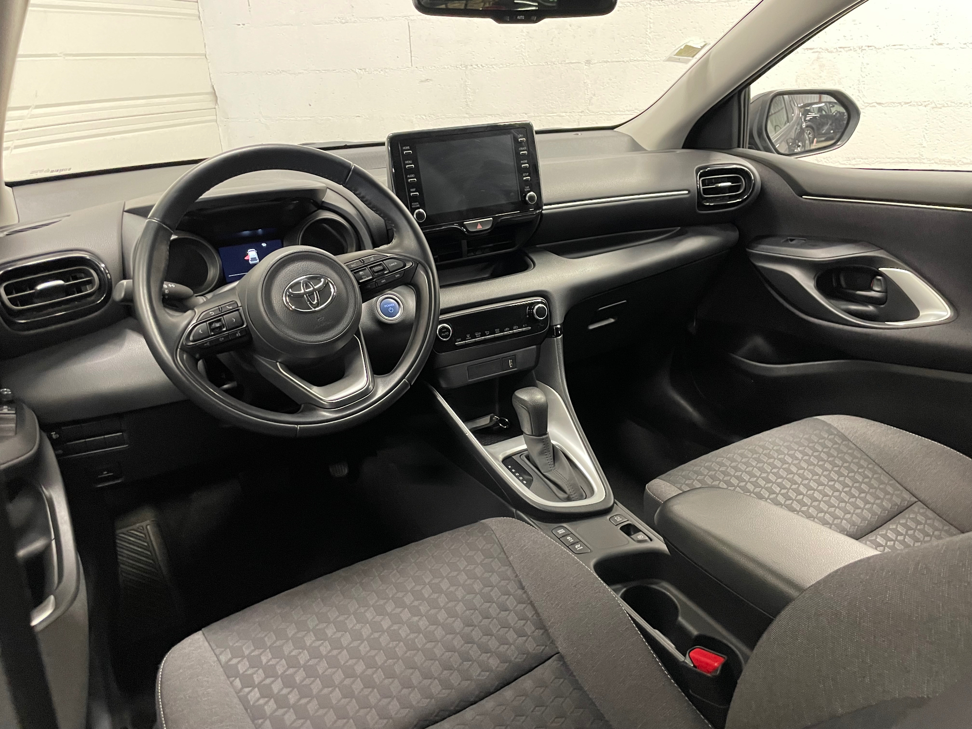 TOYOTA YARIS 116H Design - 5P