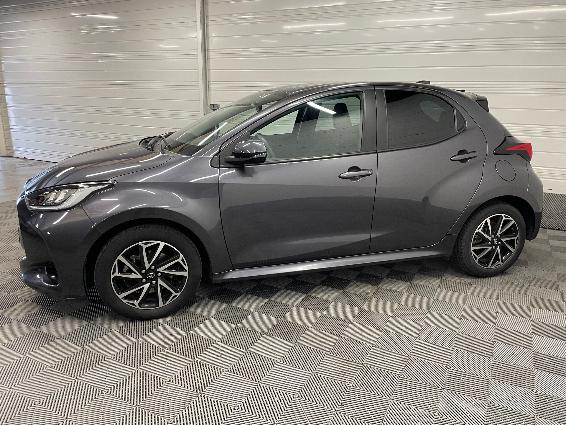 TOYOTA YARIS 116H Design - 5P