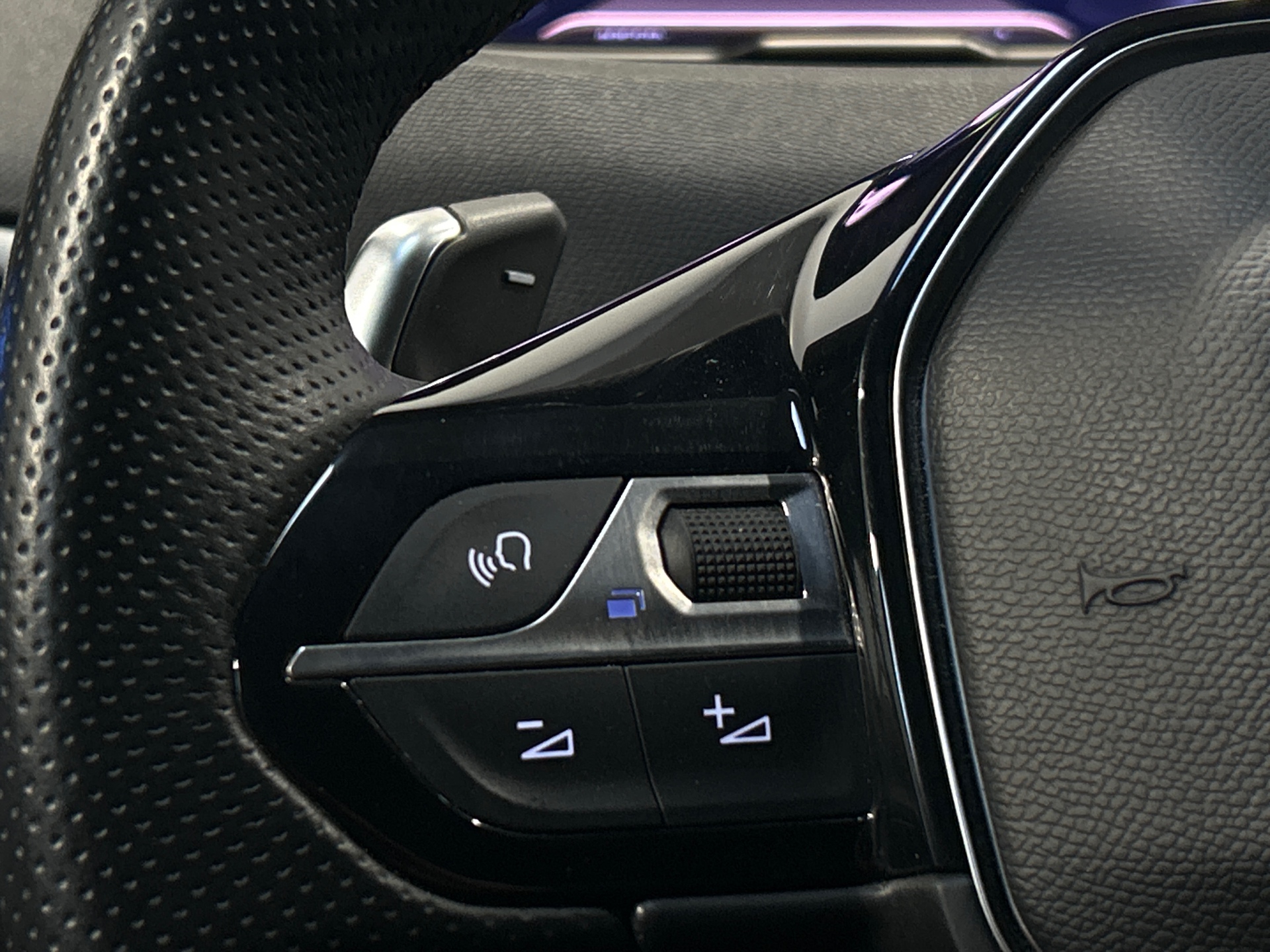 PEUGEOT 5008 Hybrid 136 e-DCS6 GT