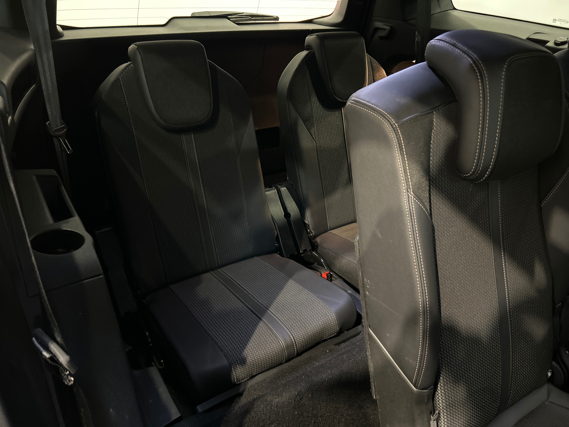 PEUGEOT 5008 Hybrid 136 e-DCS6 GT