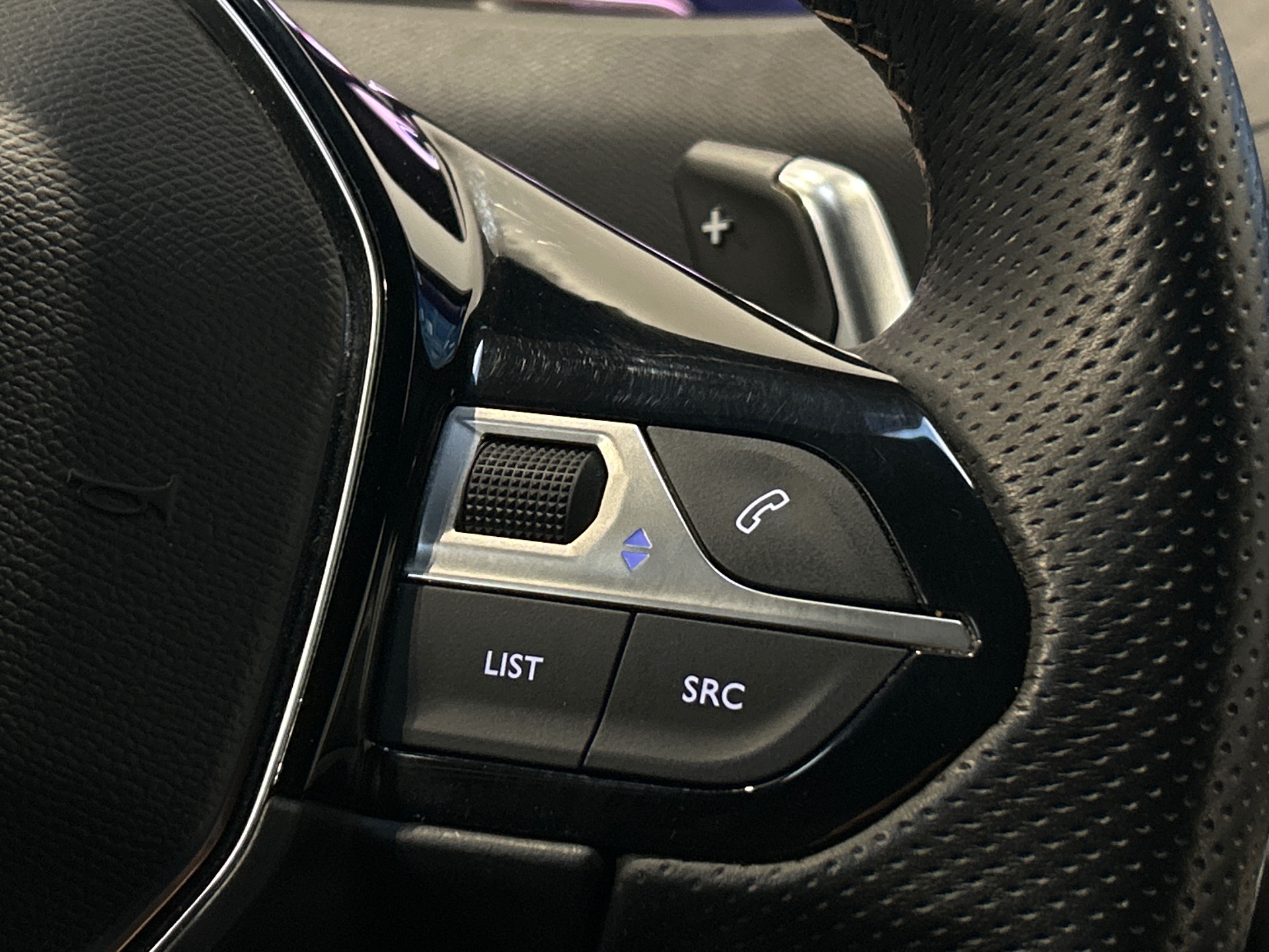 PEUGEOT 5008 Hybrid 136 e-DCS6 GT