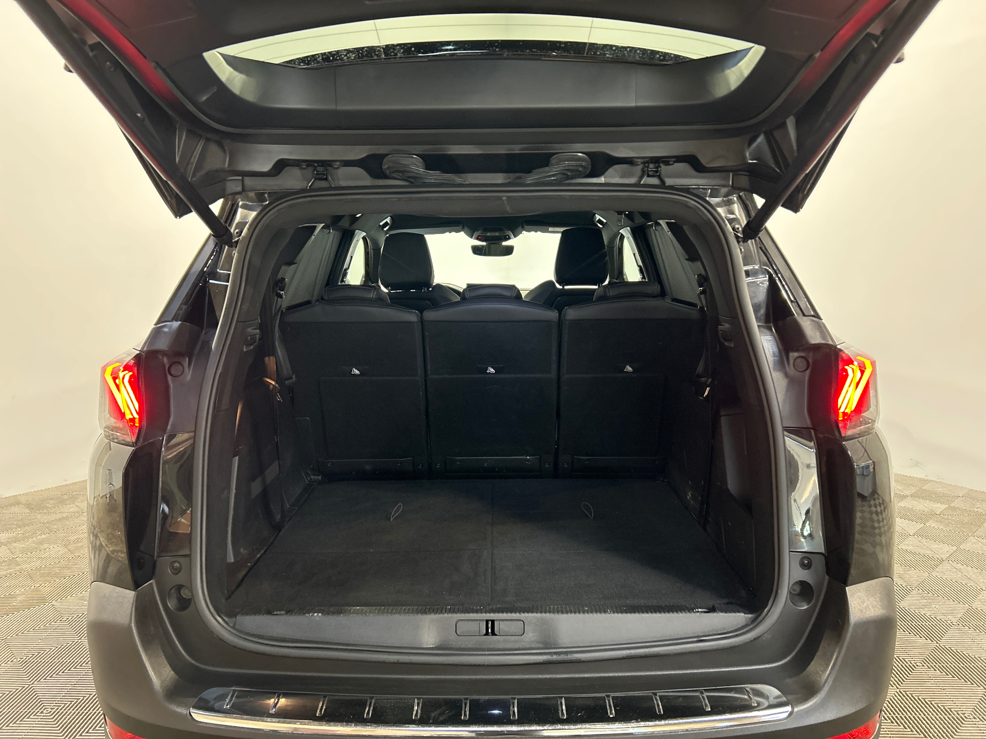 PEUGEOT 5008 Hybrid 136 e-DCS6 GT