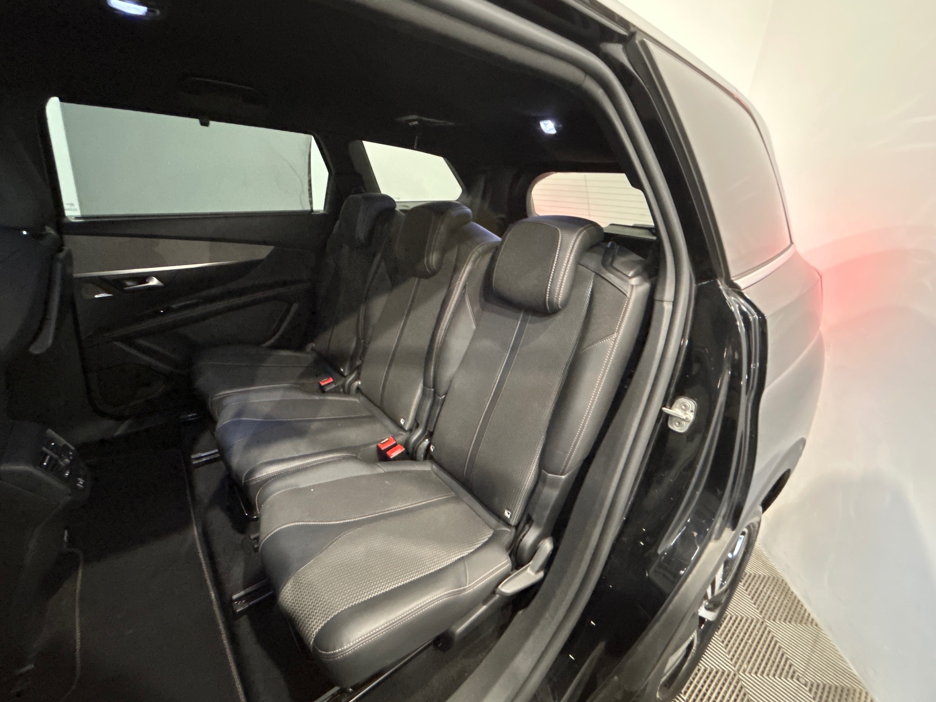 PEUGEOT 5008 Hybrid 136 e-DCS6 GT