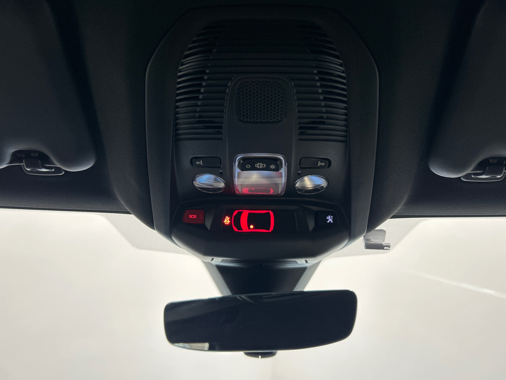 PEUGEOT 5008 Hybrid 136 e-DCS6 GT