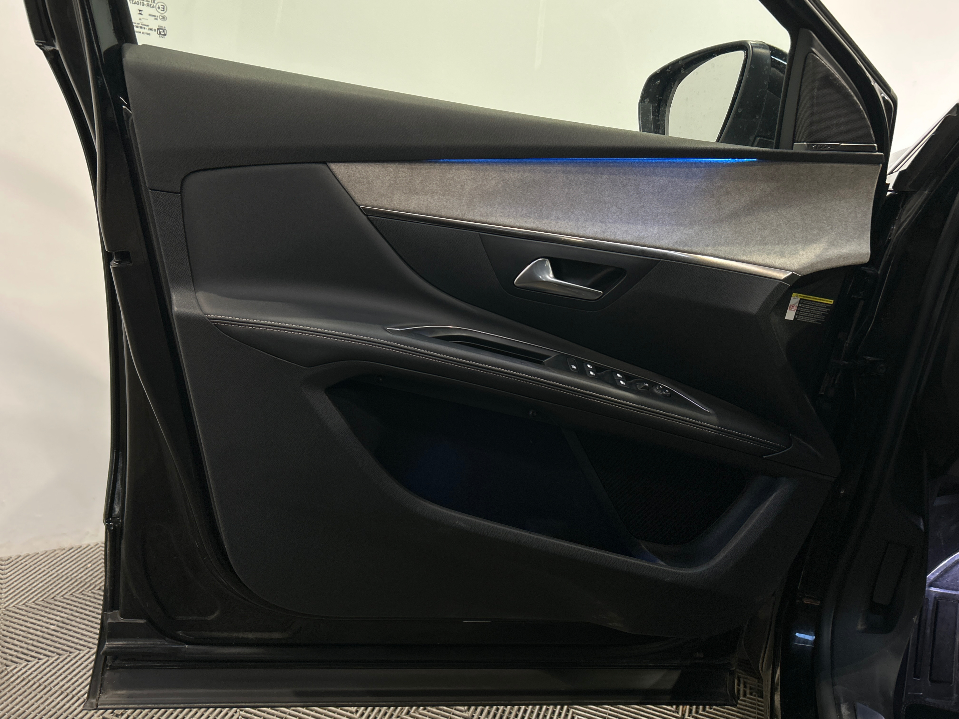 PEUGEOT 5008 Hybrid 136 e-DCS6 GT
