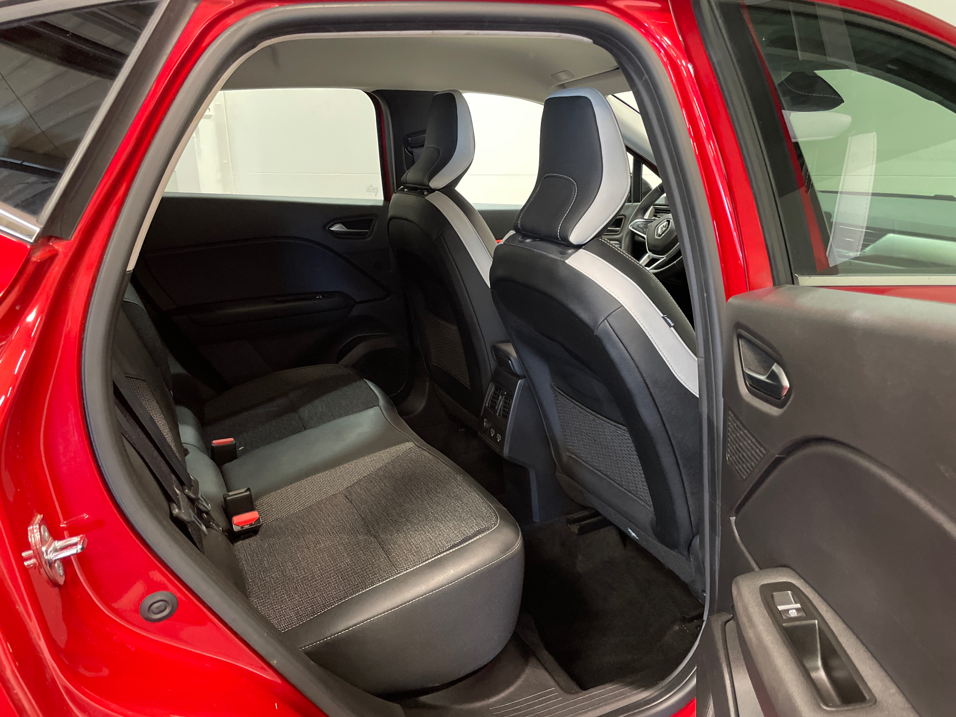 RENAULT CAPTUR E-Tech hybride rechargeable 160 Techno