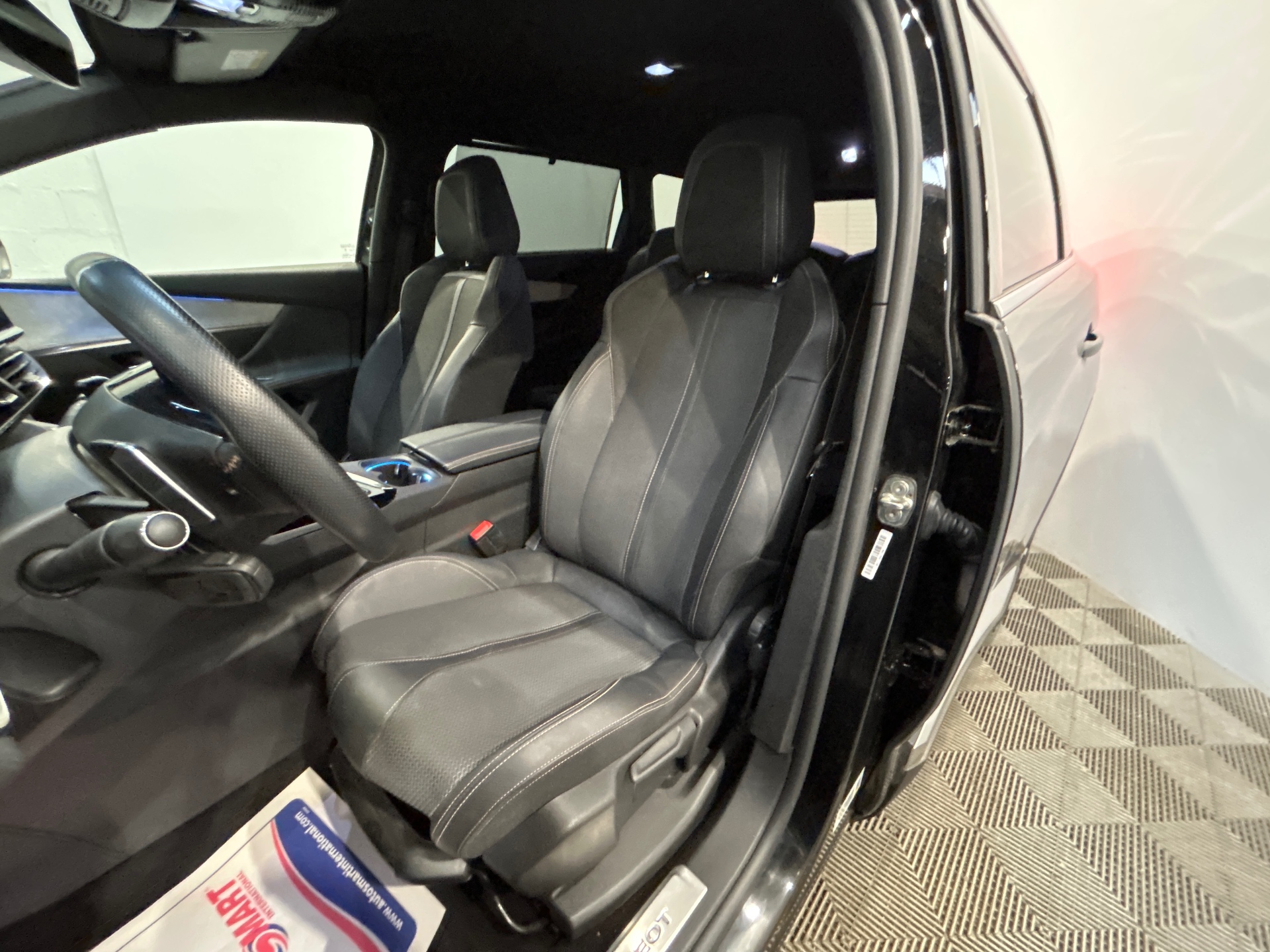 PEUGEOT 5008 Hybrid 136 e-DCS6 GT