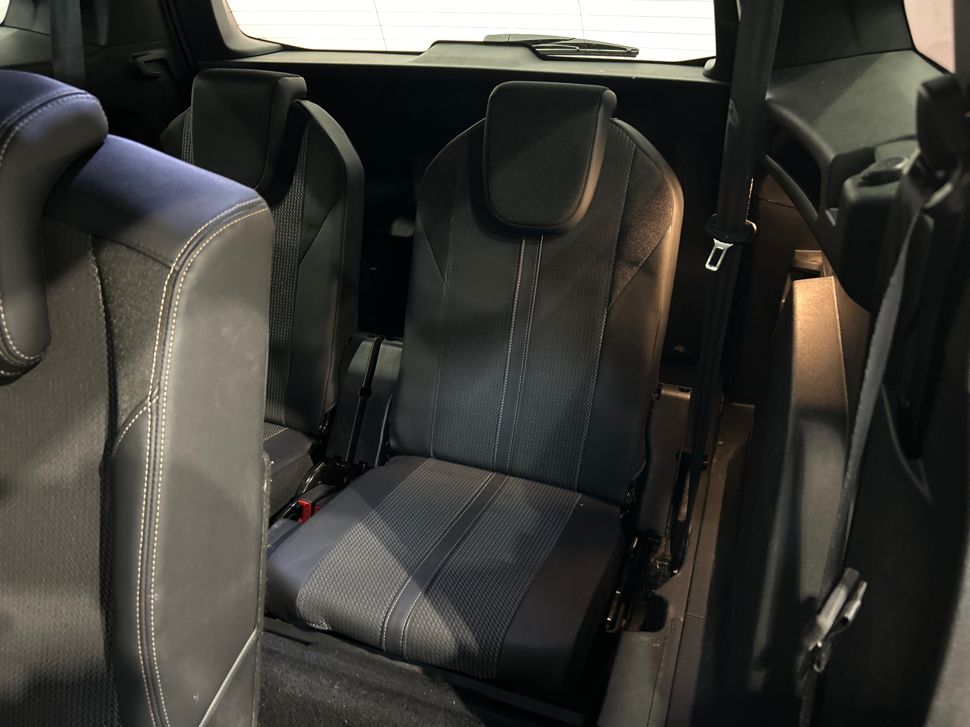 PEUGEOT 5008 Hybrid 136 e-DCS6 GT
