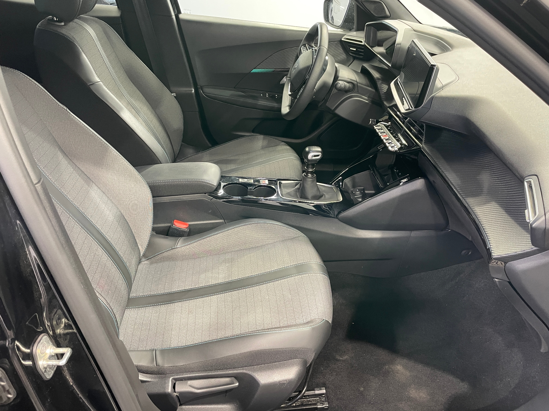 PEUGEOT 2008 ALLURE PURETECH 130 S&S BVM6