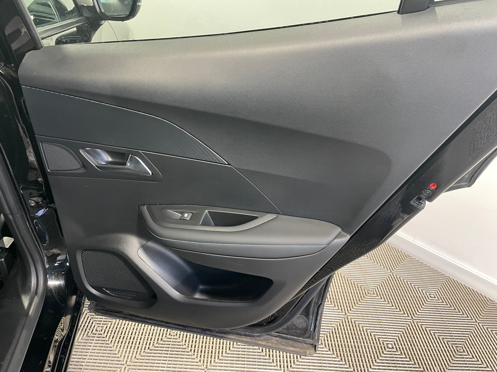 PEUGEOT 2008 ALLURE PURETECH 130 S&S BVM6