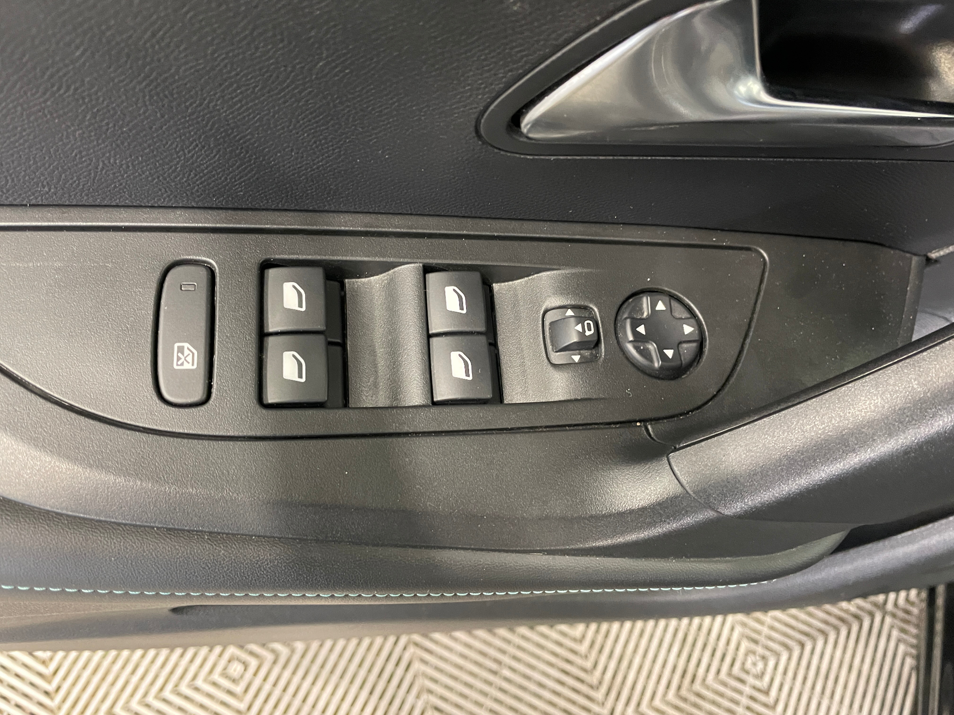 PEUGEOT 2008 ALLURE PURETECH 130 S&S BVM6