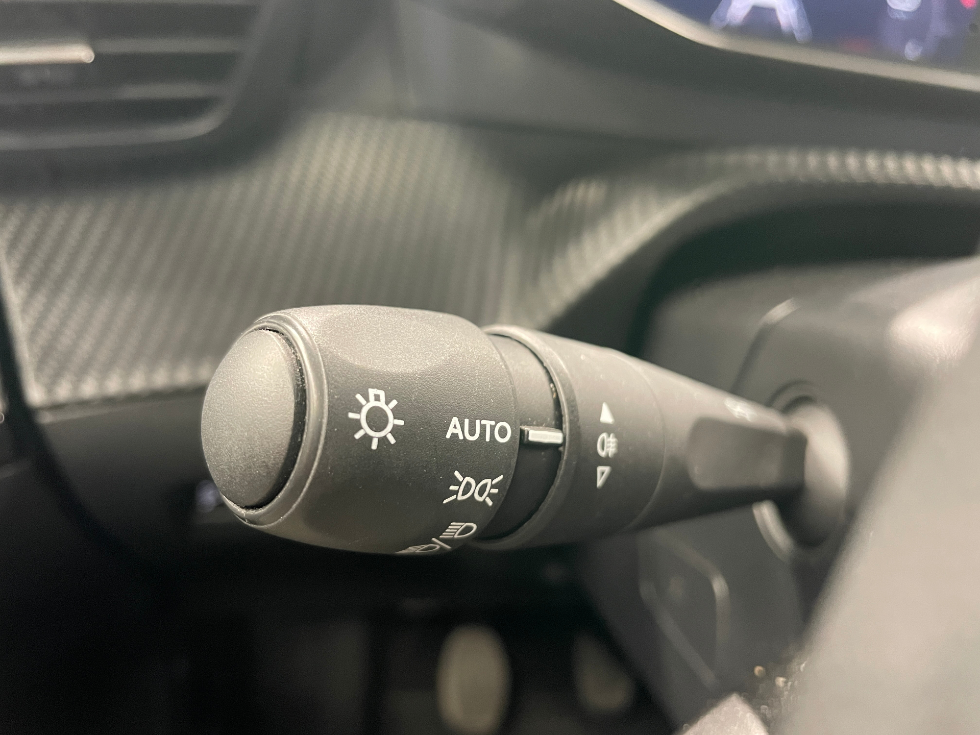 PEUGEOT 2008 ALLURE PURETECH 130 S&S BVM6