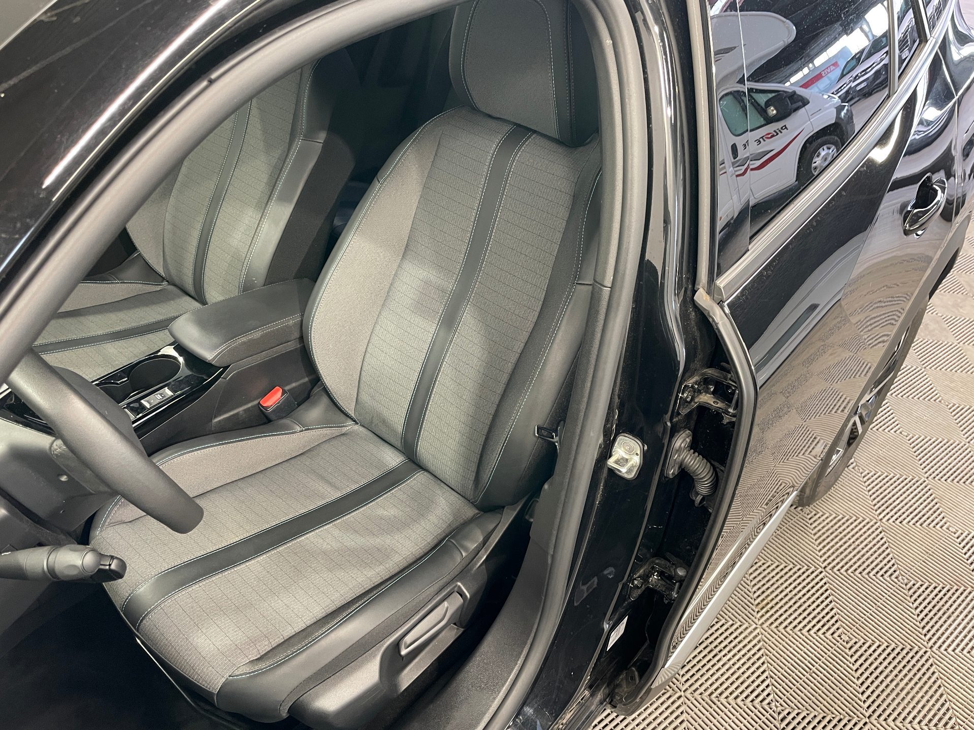 PEUGEOT 2008 ALLURE PURETECH 130 S&S BVM6
