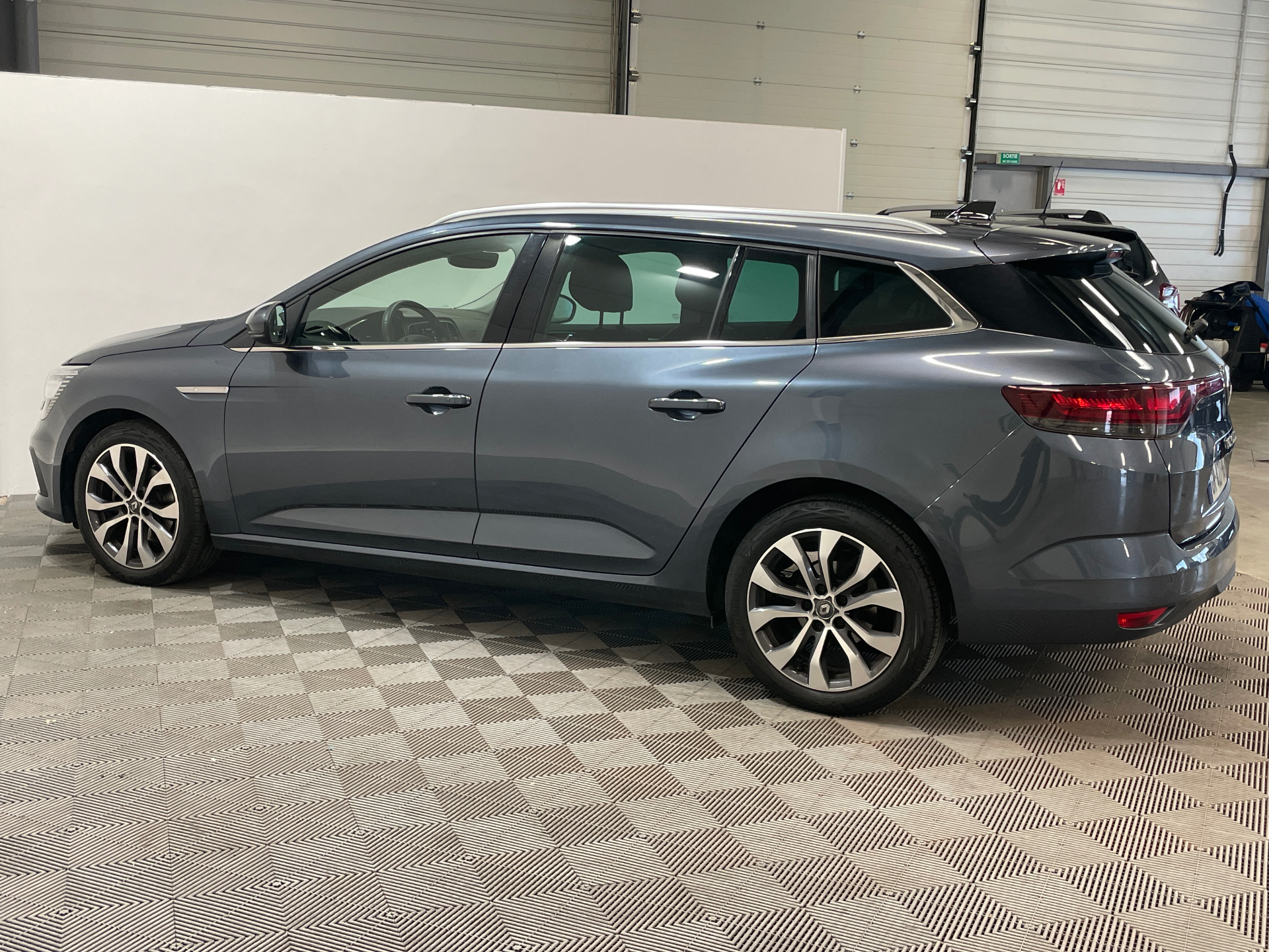 RENAULT MEGANE IV ESTATE techno TCe 140 EDC -23