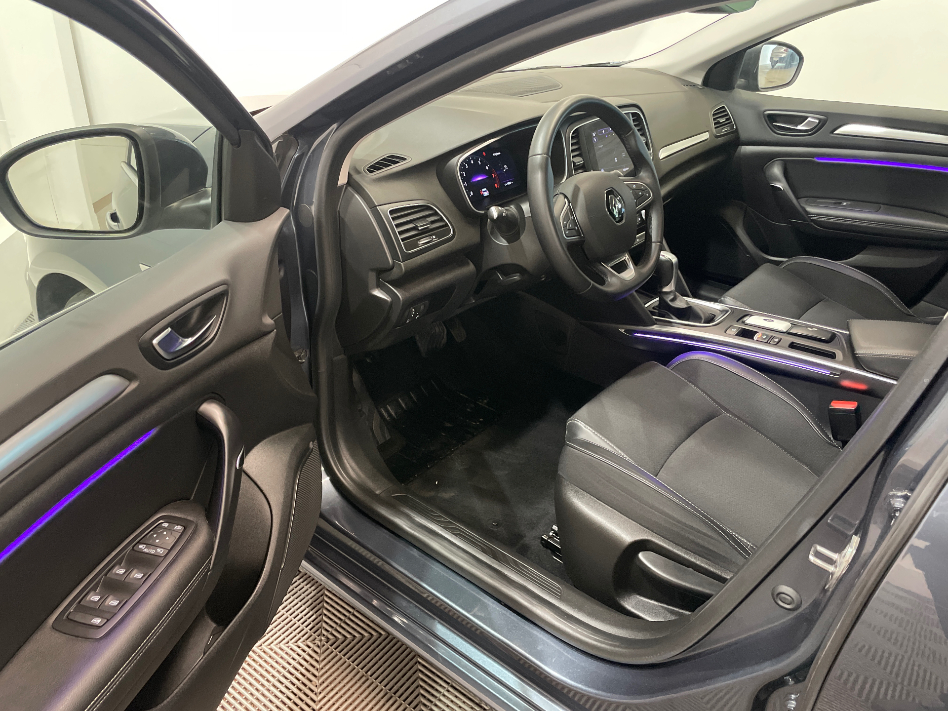 RENAULT MEGANE IV ESTATE techno TCe 140 EDC -23
