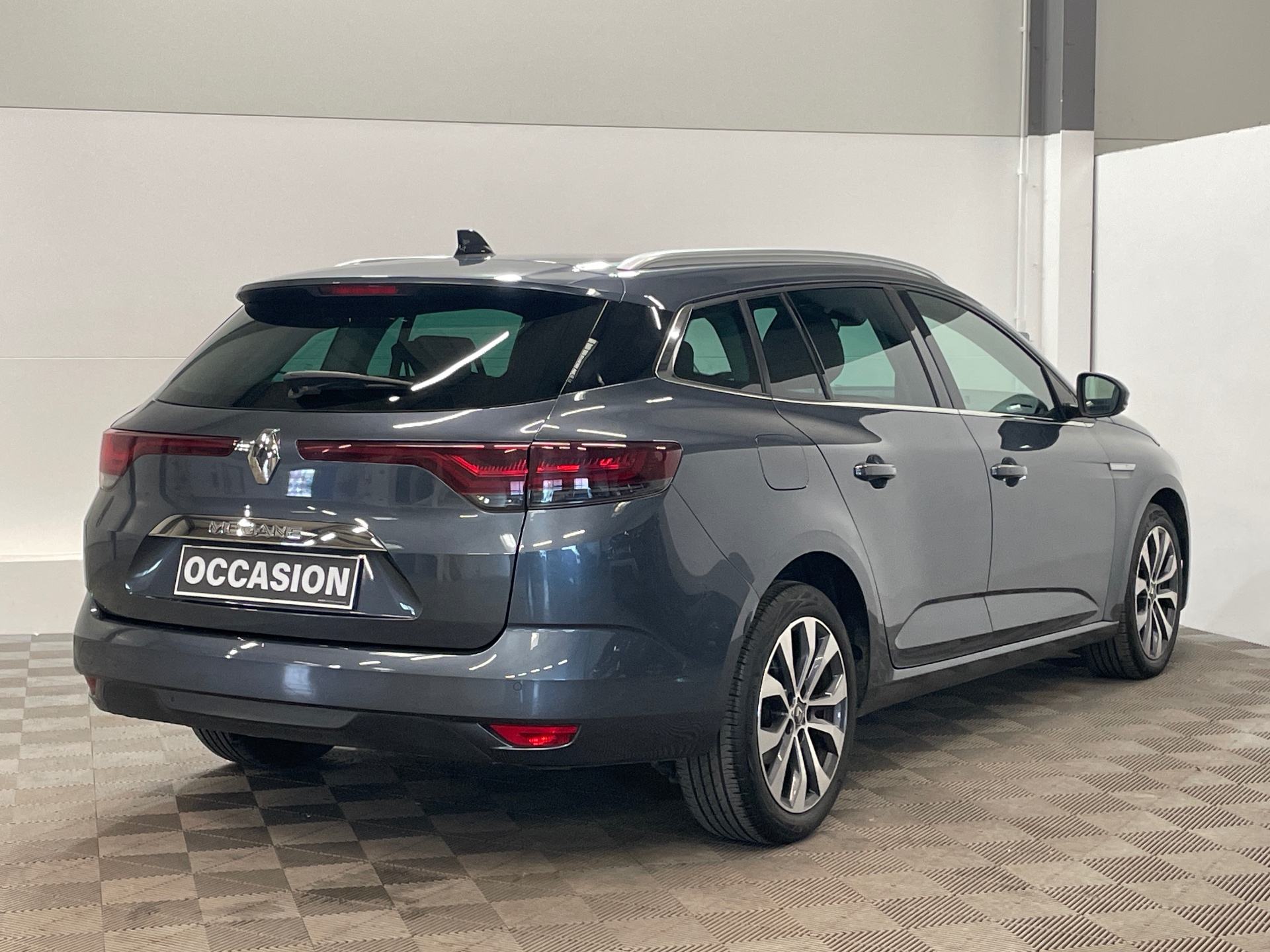 RENAULT MEGANE IV ESTATE techno TCe 140 EDC -23