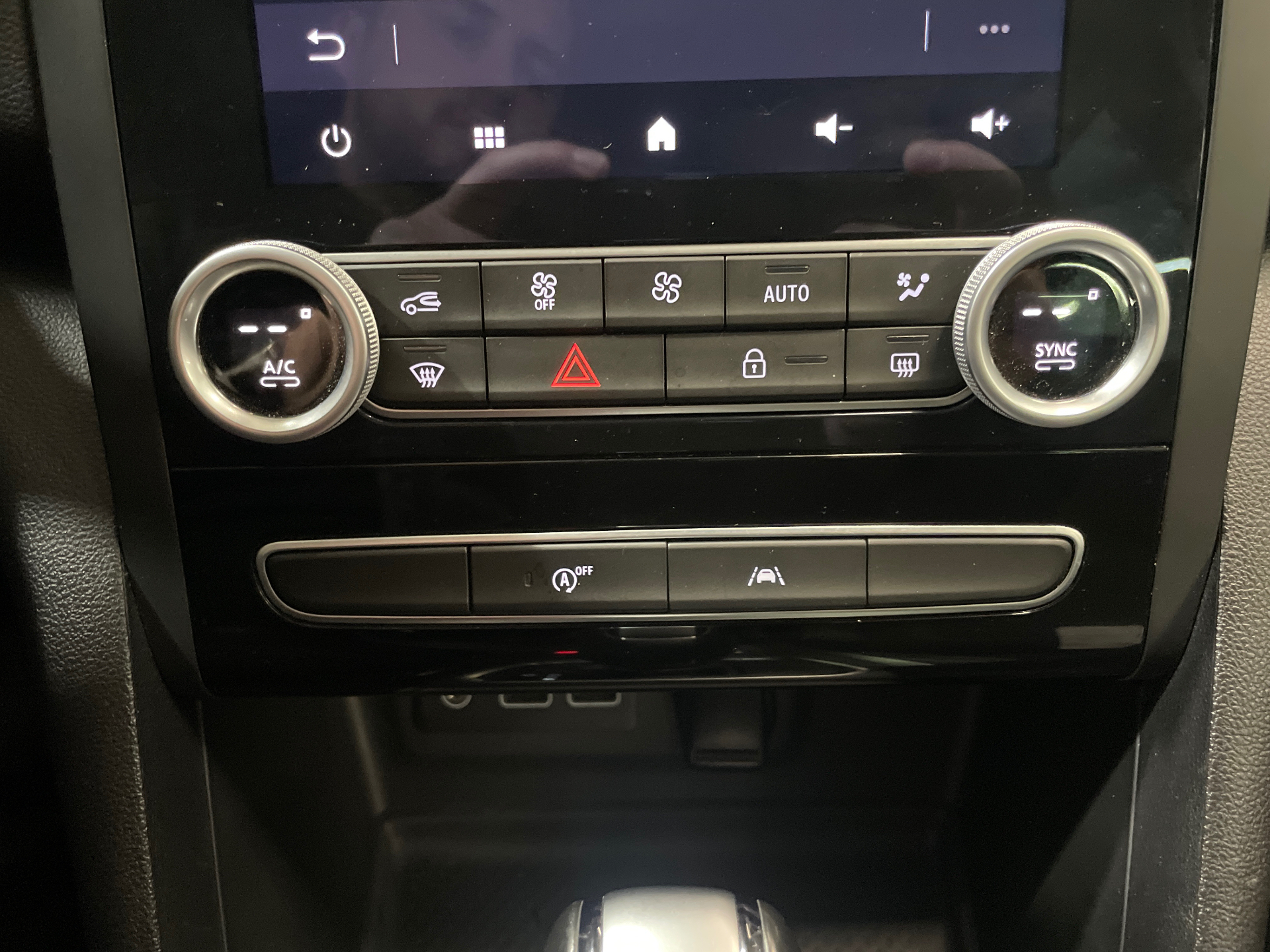 RENAULT MEGANE IV ESTATE techno TCe 140 EDC -23