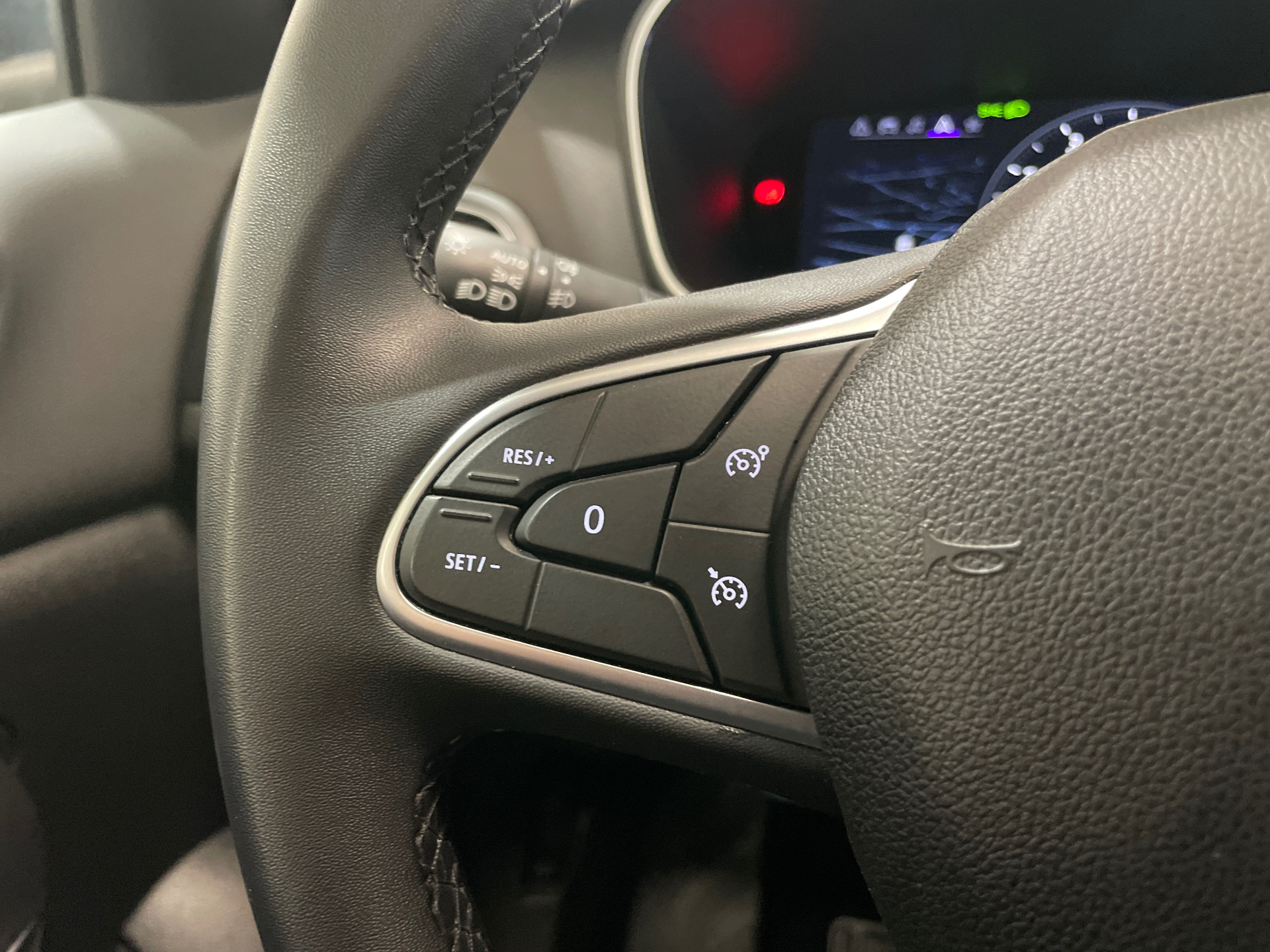 RENAULT MEGANE IV ESTATE techno TCe 140 EDC -23