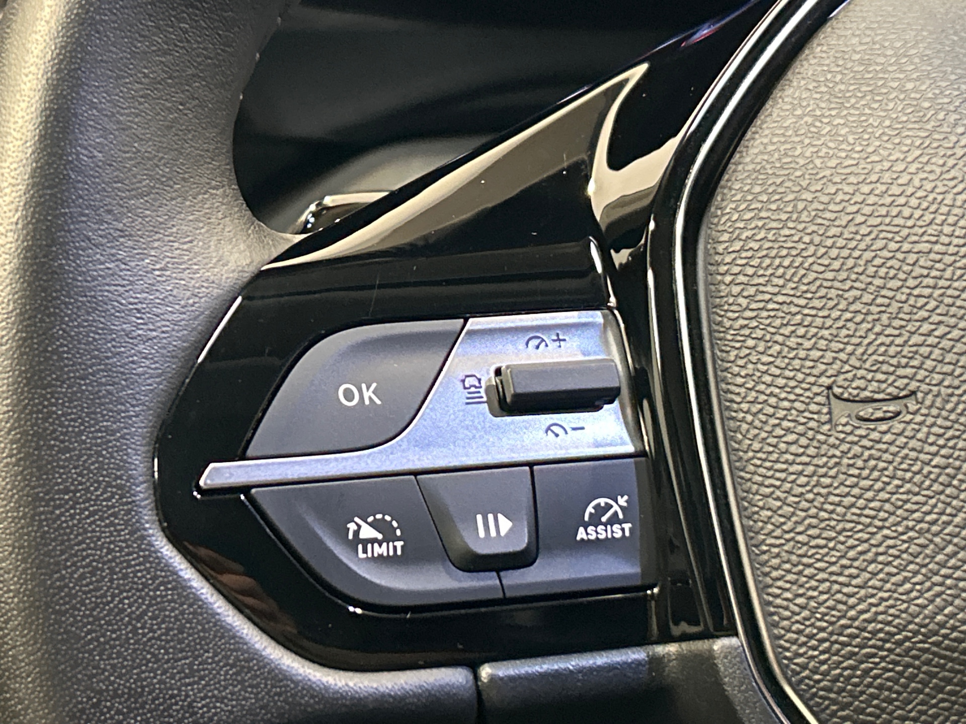 PEUGEOT 408 Hybrid 136 e-DCS6 Allure