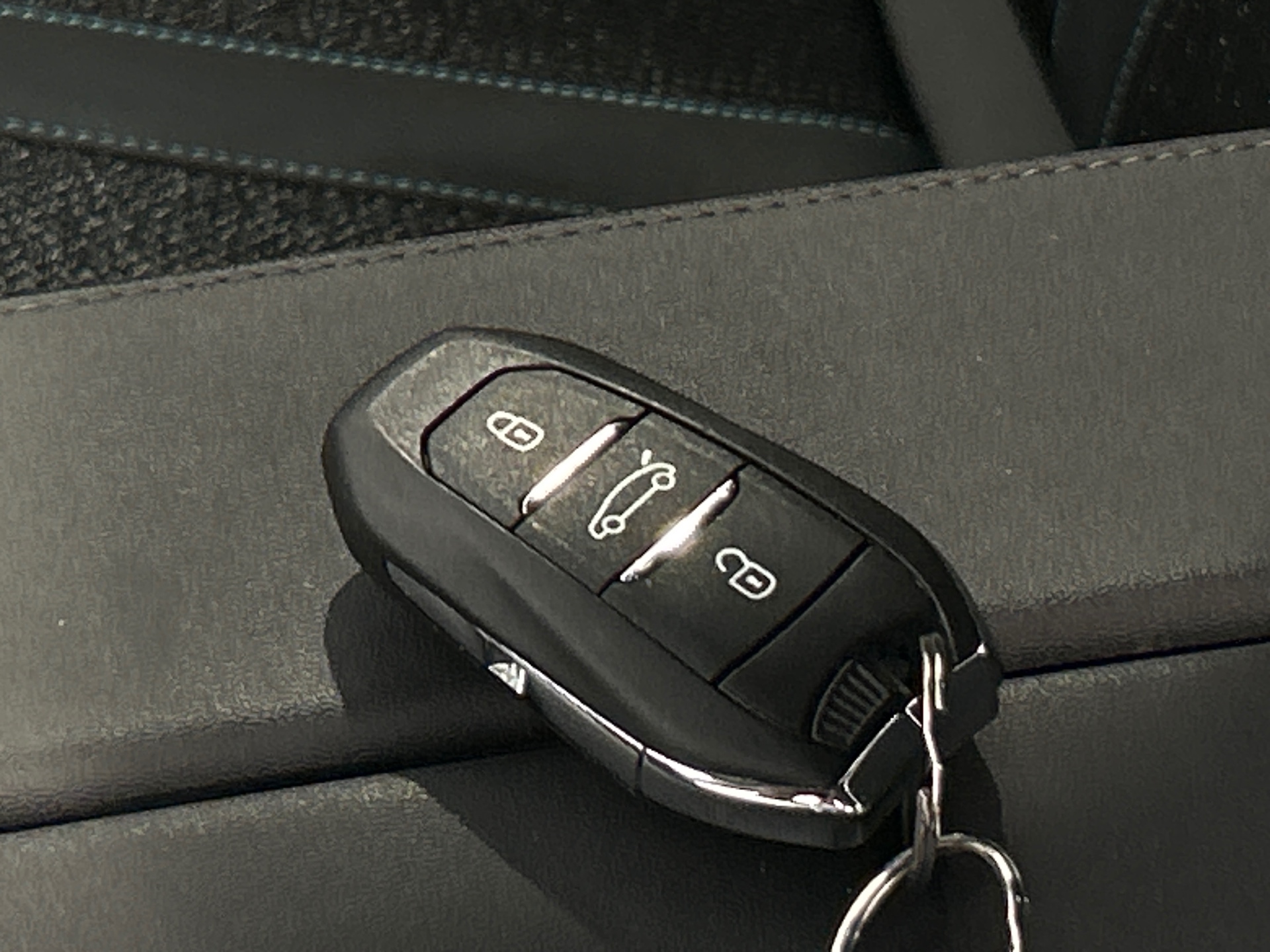 PEUGEOT 408 Hybrid 136 e-DCS6 Allure
