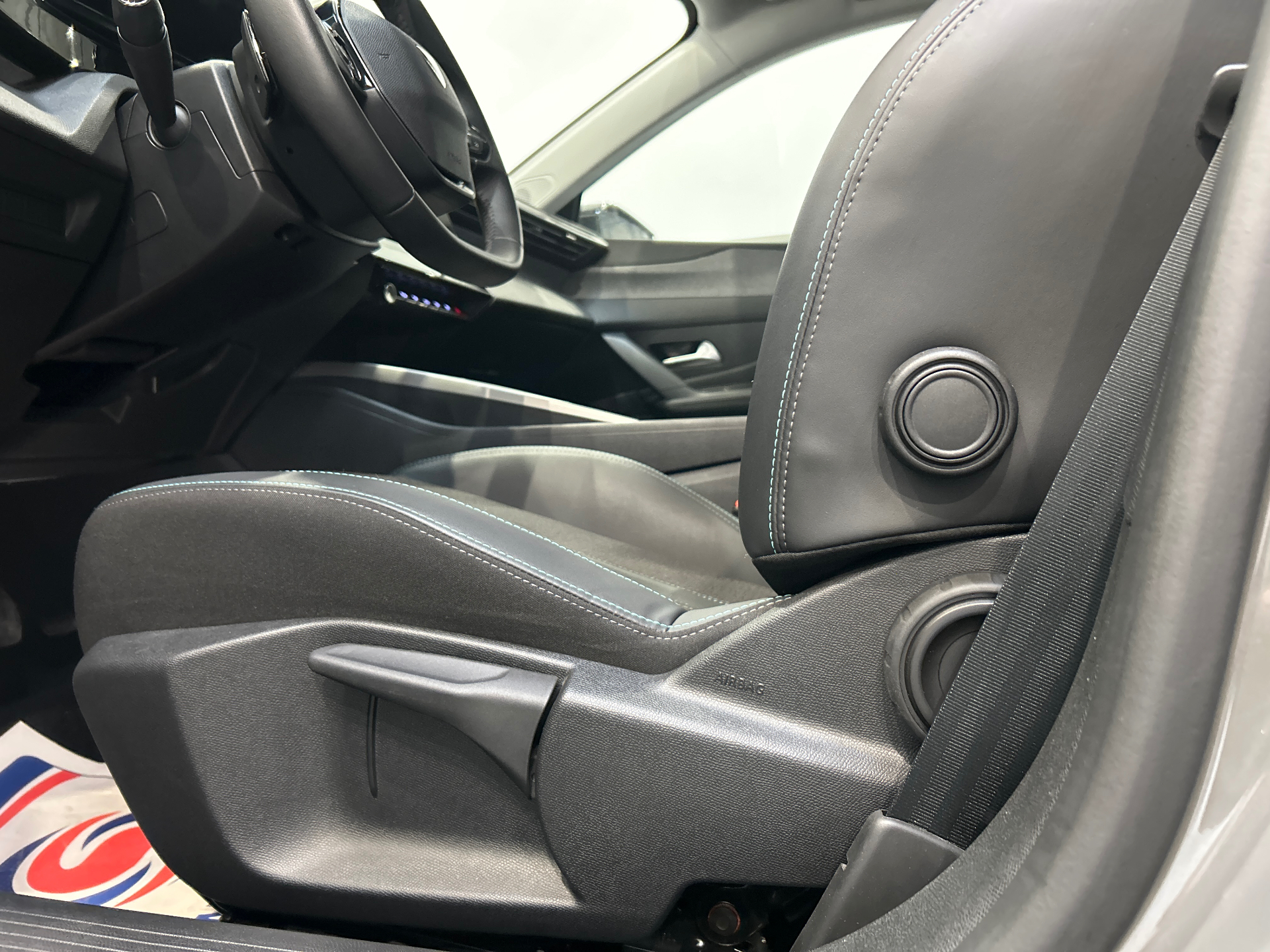 PEUGEOT 408 Hybrid 136 e-DCS6 Allure