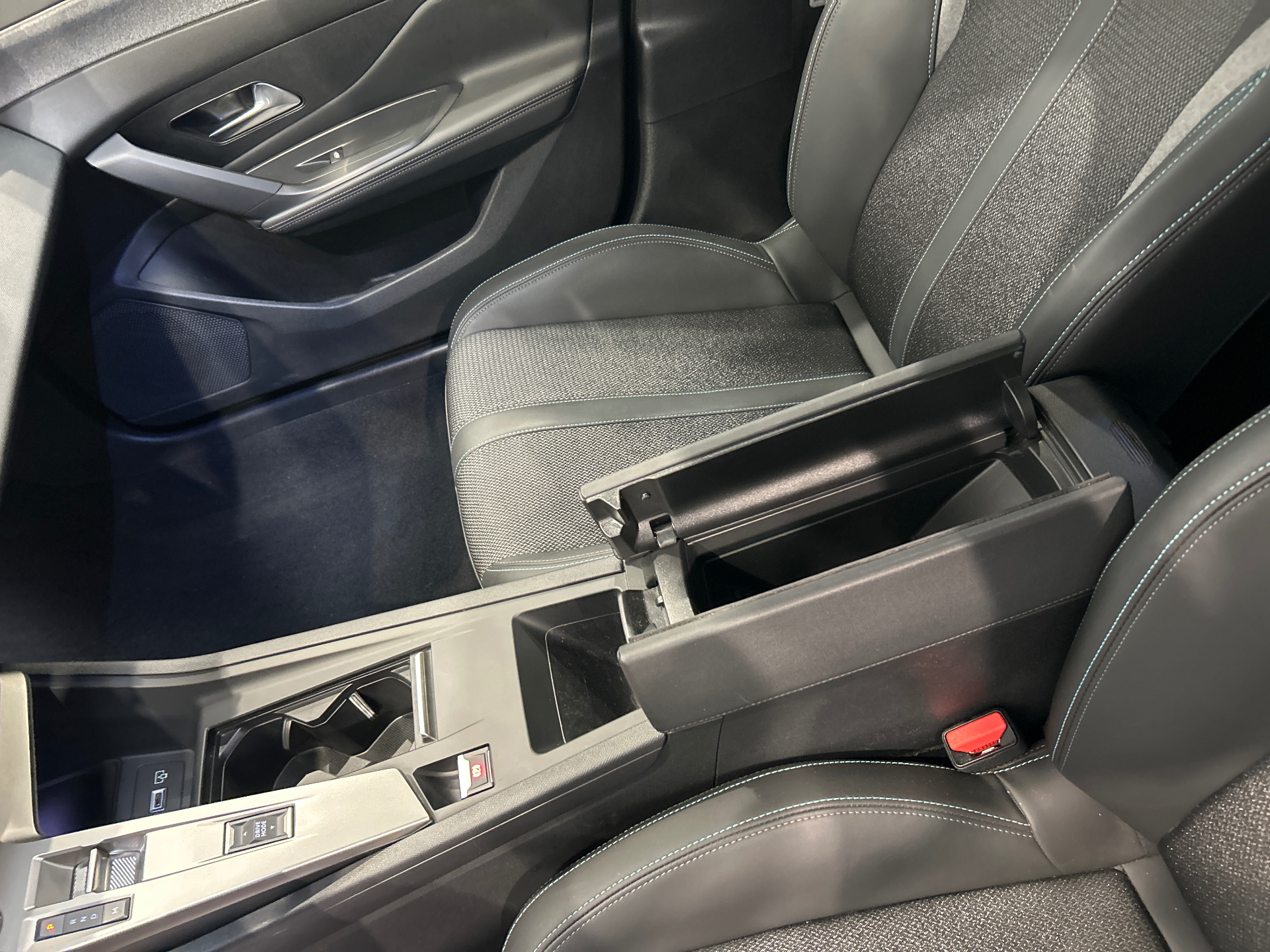 PEUGEOT 408 Hybrid 136 e-DCS6 Allure