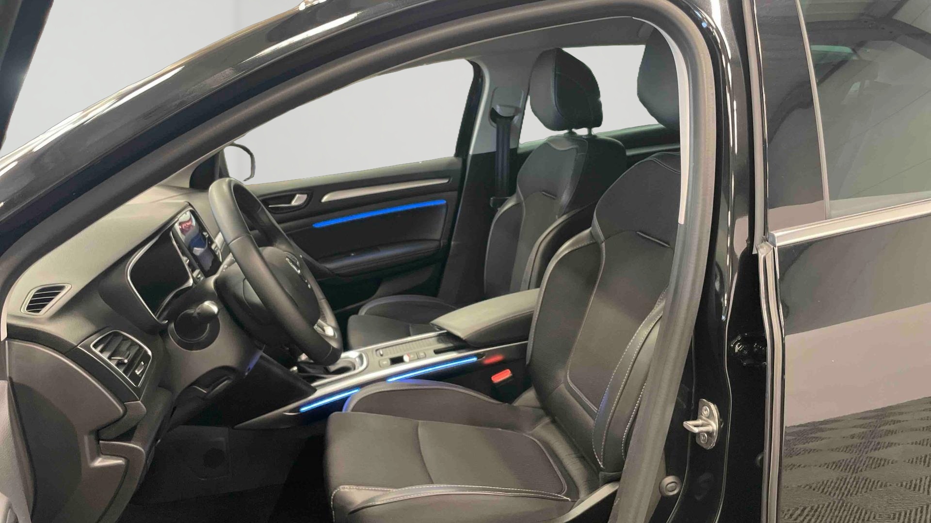RENAULT MEGANE IV ESTATE techno TCe 140 EDC -23