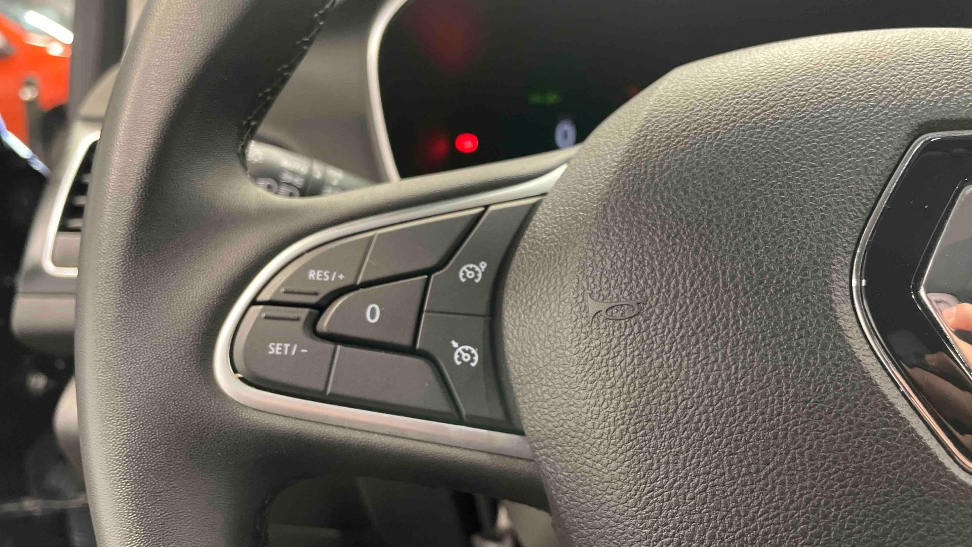 RENAULT MEGANE IV ESTATE techno TCe 140 EDC -23