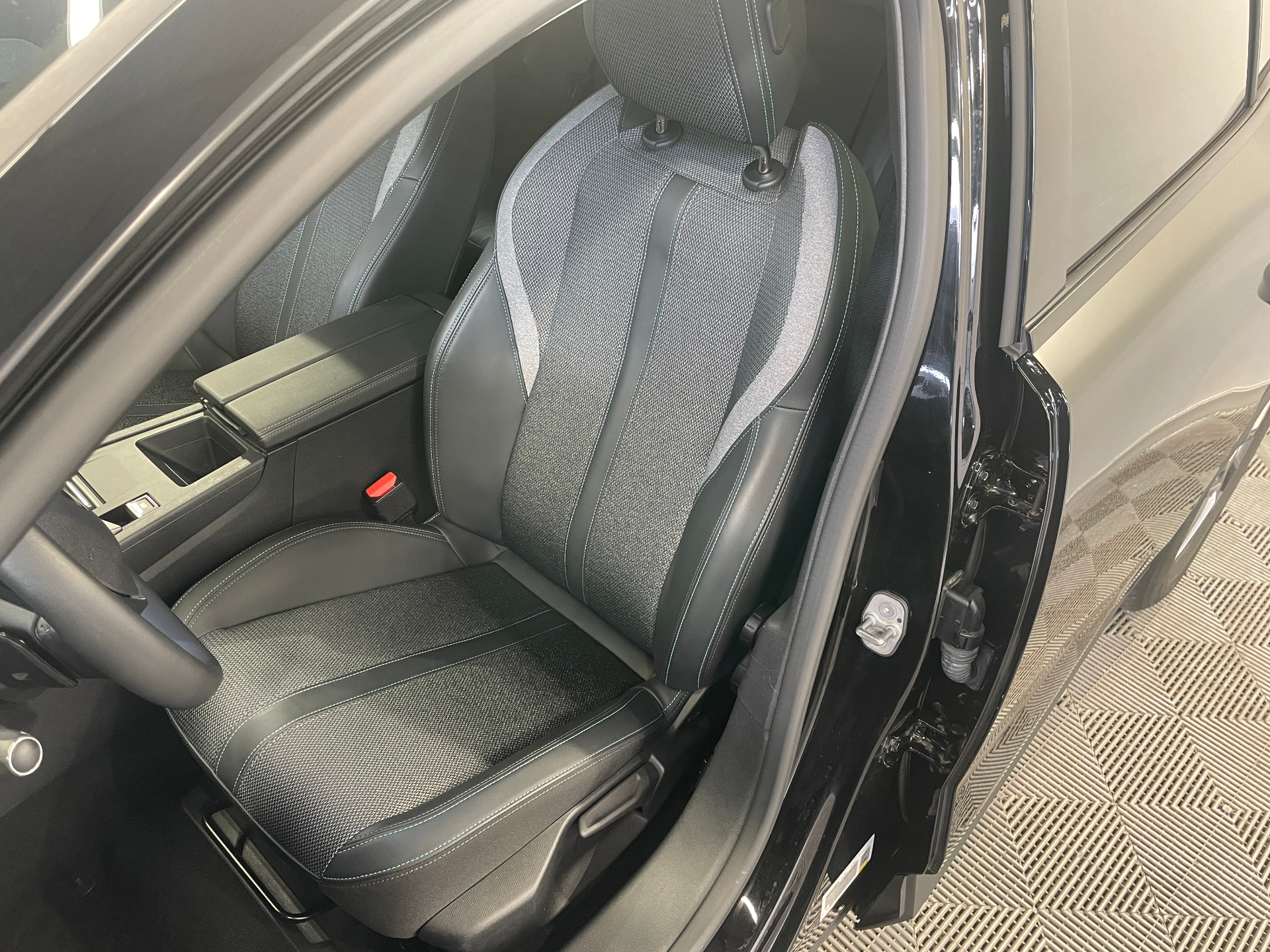 PEUGEOT 408 ALLURE HYBRID 136 E-DCS6